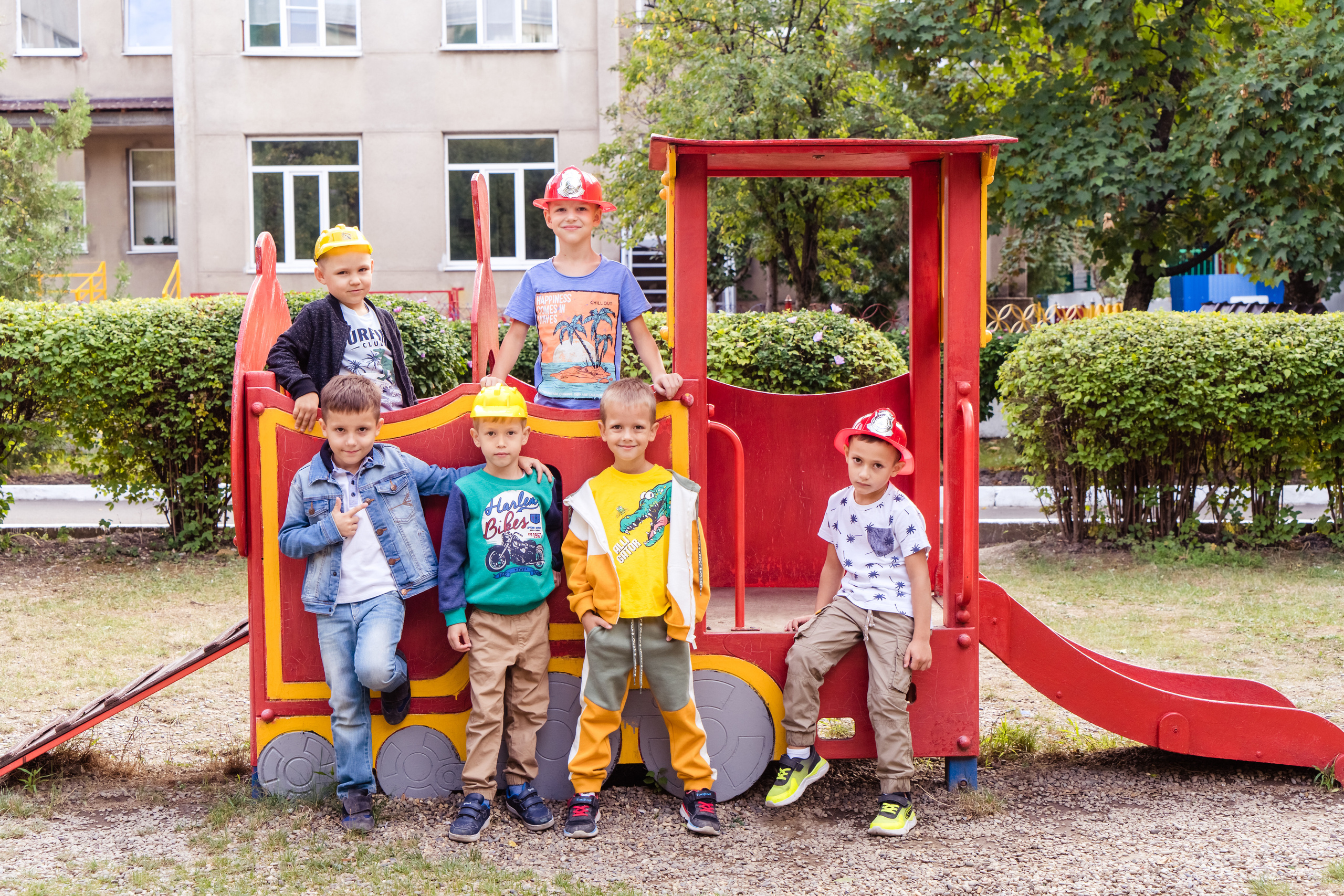 Выпускные фотокниги Фотограф для выпускников детского сада, печать фотокниг, выпускная фотосессия, виньетка на выпускной, живая анимация, оживающие фотографии, видео выпускного, выпускной фотограф, школьный фотограф, фотосессия в школе, фотосессия класса, фотосессия первоклассника, школьное видео, альбомы с оживающими фото, выпускные фотоальбомы 2024, Новороссийск, Крымск, Анапа, Геленджик, Абинск, Кабардинка, Сочи, Краснодар Краснодарский край