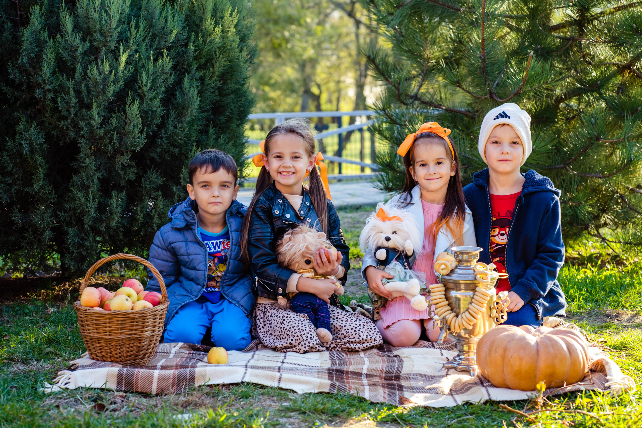 Выпускные фотокниги Фотограф для выпускников детского сада, печать фотокниг, выпускная фотосессия, виньетка на выпускной, живая анимация, оживающие фотографии, видео выпускного, выпускной фотограф, школьный фотограф, фотосессия в школе, фотосессия класса, фотосессия первоклассника, школьное видео, альбомы с оживающими фото, выпускные фотоальбомы 2024, Новороссийск, Крымск, Анапа, Геленджик, Абинск, Кабардинка, Сочи, Краснодар Краснодарский край