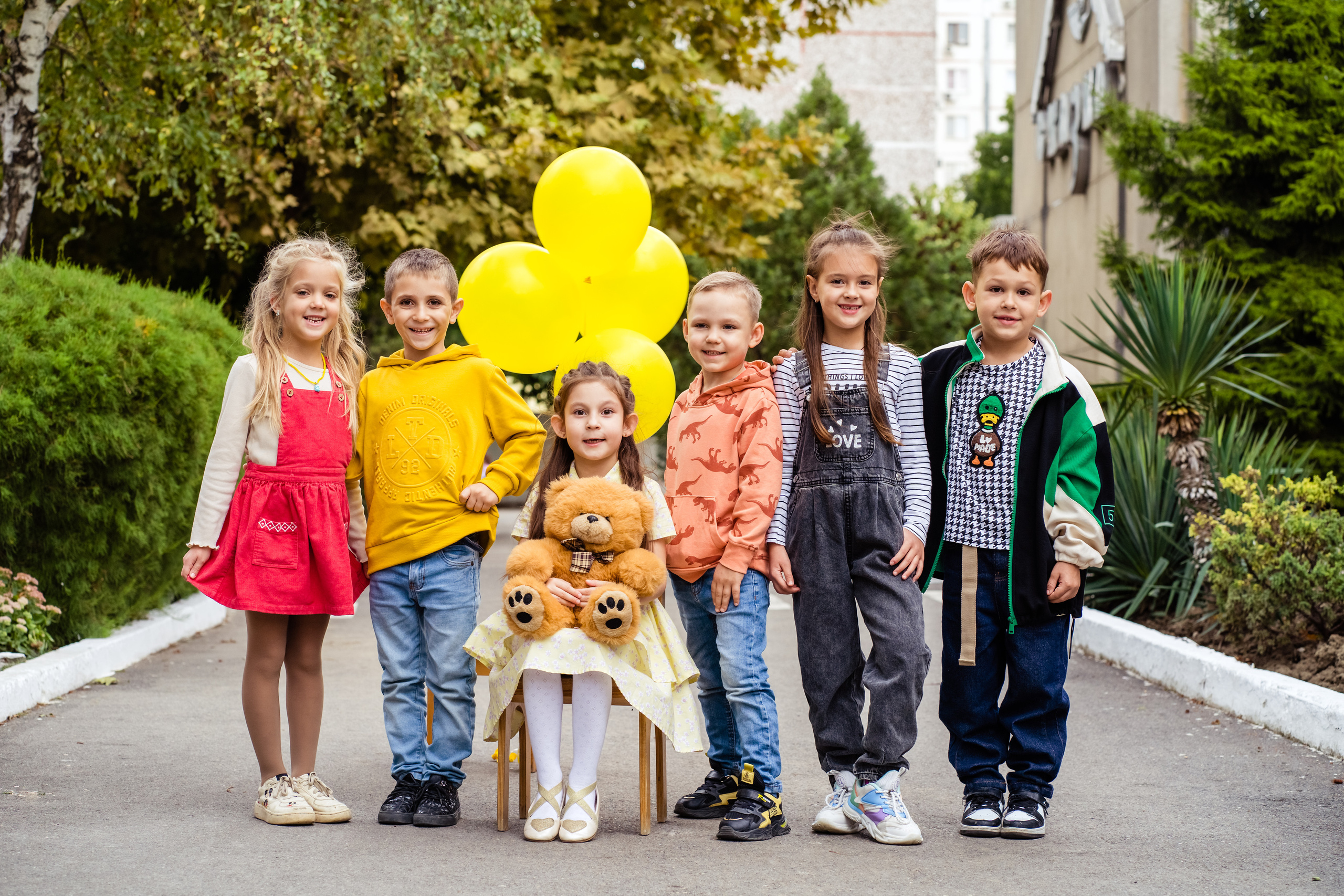 Выпускные фотокниги Фотограф для выпускников детского сада, печать фотокниг, выпускная фотосессия, виньетка на выпускной, живая анимация, оживающие фотографии, видео выпускного, выпускной фотограф, школьный фотограф, фотосессия в школе, фотосессия класса, фотосессия первоклассника, школьное видео, альбомы с оживающими фото, выпускные фотоальбомы 2024, Новороссийск, Крымск, Анапа, Геленджик, Абинск, Кабардинка, Сочи, Краснодар Краснодарский край