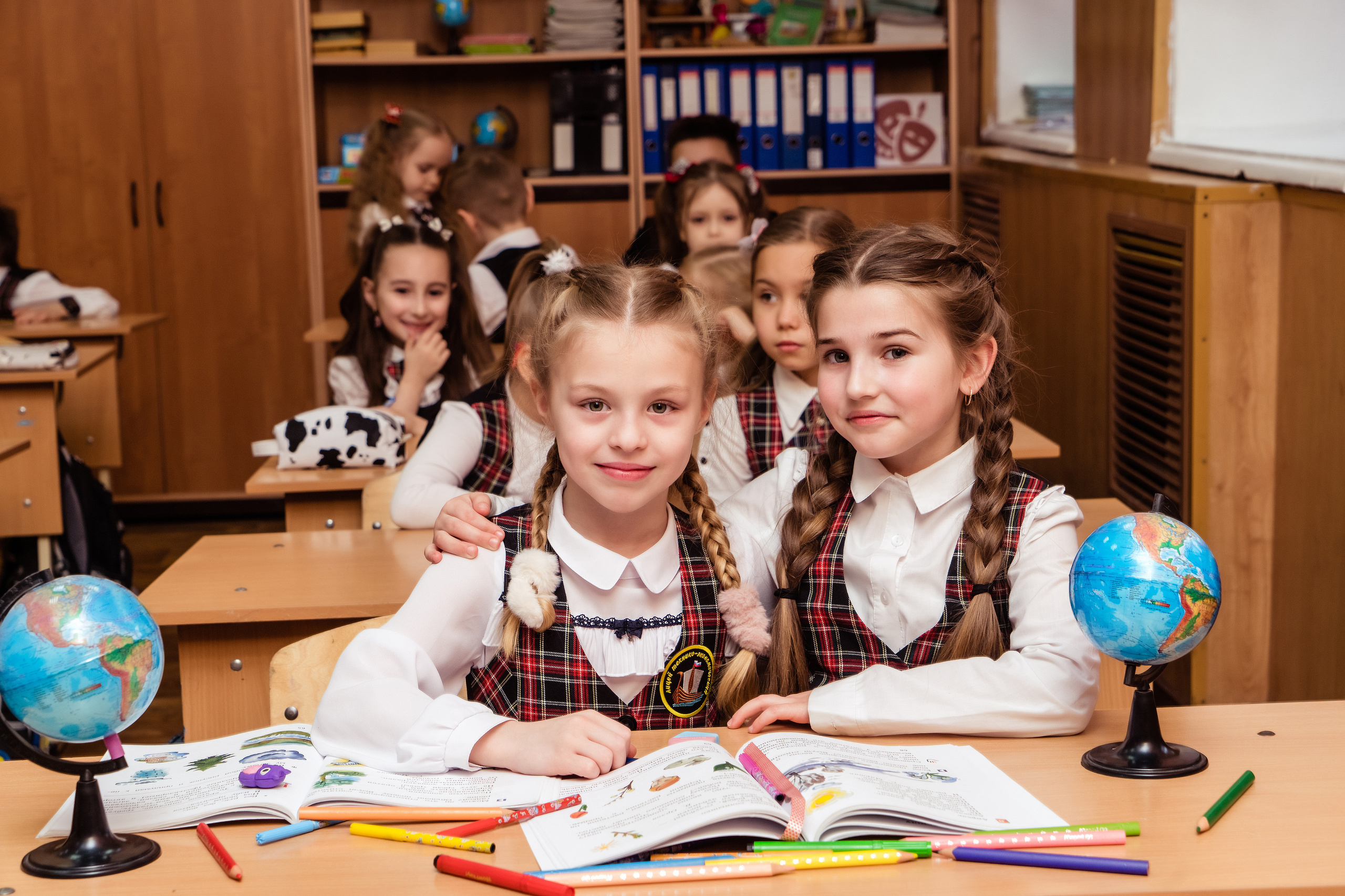 Выпускные фотокниги Фотограф для выпускников детского сада, печать фотокниг, выпускная фотосессия, виньетка на выпускной, живая анимация, оживающие фотографии, видео выпускного, выпускной фотограф, школьный фотограф, фотосессия в школе, фотосессия класса, фотосессия первоклассника, школьное видео, альбомы с оживающими фото, выпускные фотоальбомы 2024, Новороссийск, Крымск, Анапа, Геленджик, Абинск, Кабардинка, Сочи, Краснодар Краснодарский край