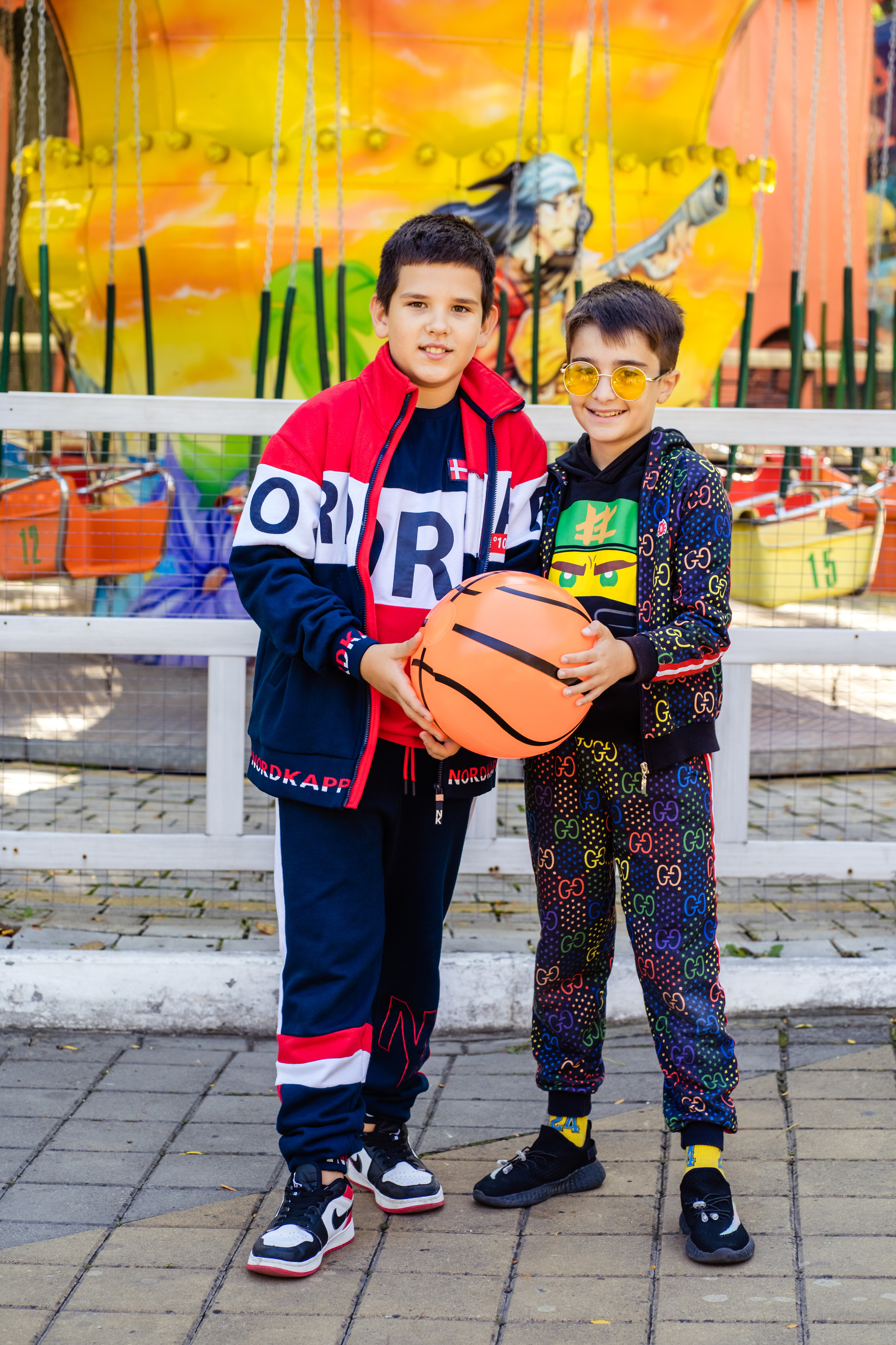 Выпускные фотокниги Фотограф для выпускников детского сада, печать фотокниг, выпускная фотосессия, виньетка на выпускной, живая анимация, оживающие фотографии, видео выпускного, выпускной фотограф, школьный фотограф, фотосессия в школе, фотосессия класса, фотосессия первоклассника, школьное видео, альбомы с оживающими фото, выпускные фотоальбомы 2024, Новороссийск, Крымск, Анапа, Геленджик, Абинск, Кабардинка, Сочи, Краснодар Краснодарский край
