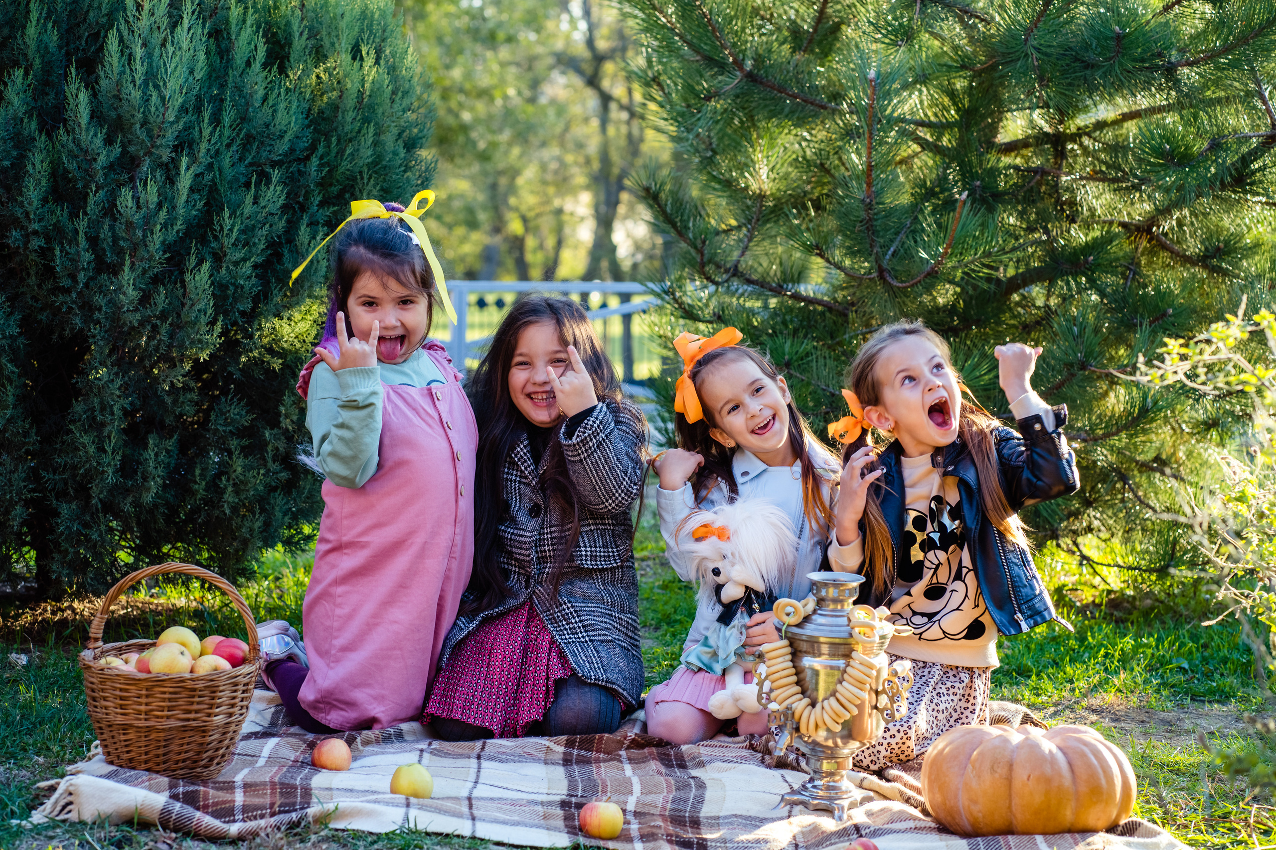 Выпускные фотокниги Фотограф для выпускников детского сада, печать фотокниг, выпускная фотосессия, виньетка на выпускной, живая анимация, оживающие фотографии, видео выпускного, выпускной фотограф, школьный фотограф, фотосессия в школе, фотосессия класса, фотосессия первоклассника, школьное видео, альбомы с оживающими фото, выпускные фотоальбомы 2024, Новороссийск, Крымск, Анапа, Геленджик, Абинск, Кабардинка, Сочи, Краснодар Краснодарский край