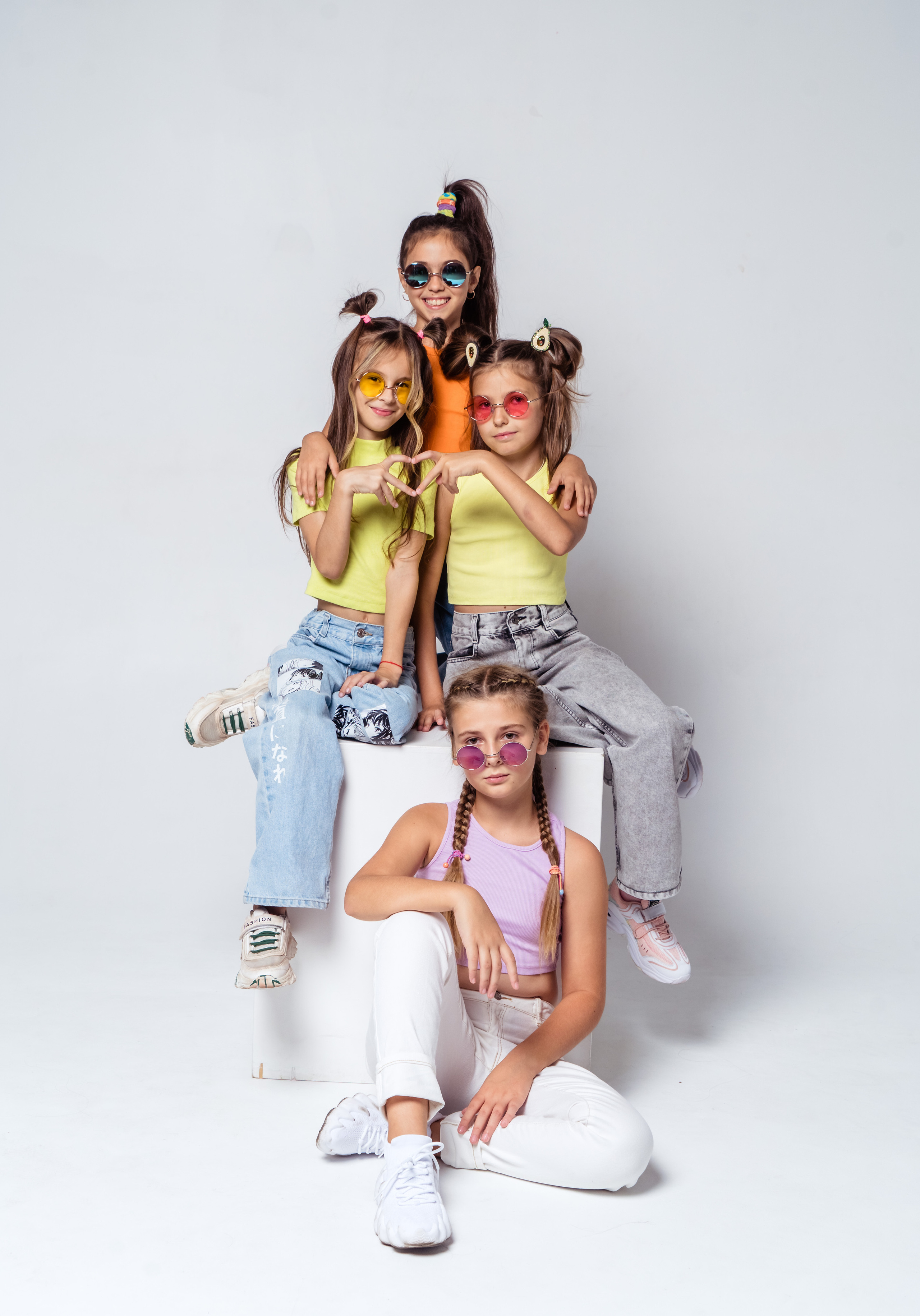 Виньетка фото книга папка трюмо выпускное платье видео современный. Выпускные альбомы в Новороссийске и Краснодарском крае