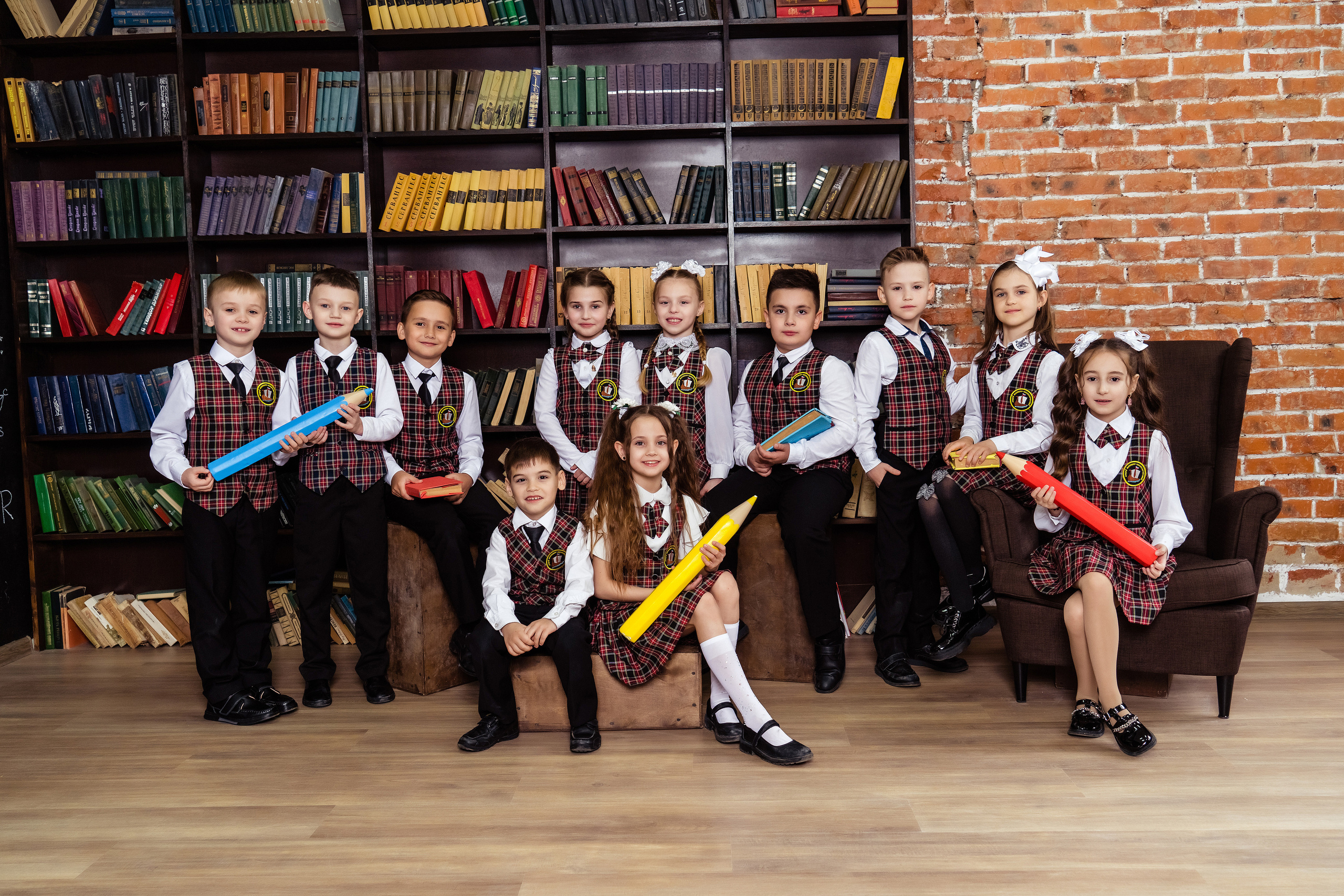 Выпускные фотокниги Фотограф для выпускников детского сада, печать фотокниг, выпускная фотосессия, виньетка на выпускной, живая анимация, оживающие фотографии, видео выпускного, выпускной фотограф, школьный фотограф, фотосессия в школе, фотосессия класса, фотосессия первоклассника, школьное видео, альбомы с оживающими фото, выпускные фотоальбомы 2024, Новороссийск, Крымск, Анапа, Геленджик, Абинск, Кабардинка, Сочи, Краснодар Краснодарский край