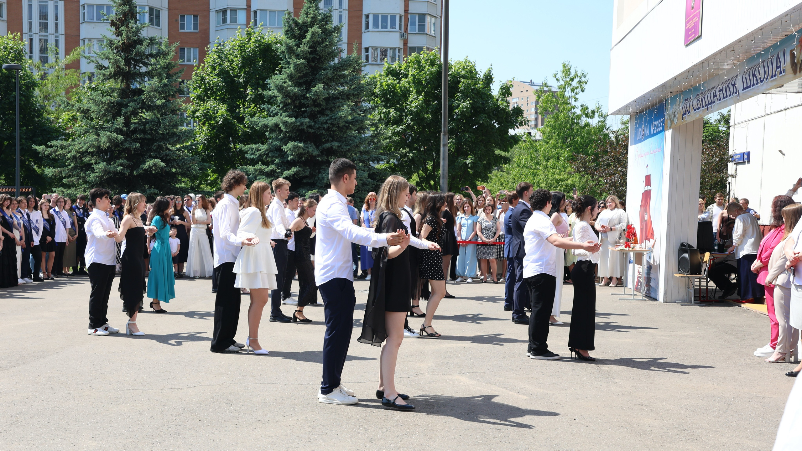 Выпускной в жизнь. Школьные выпускные альбомы в Москве Марина Николаева