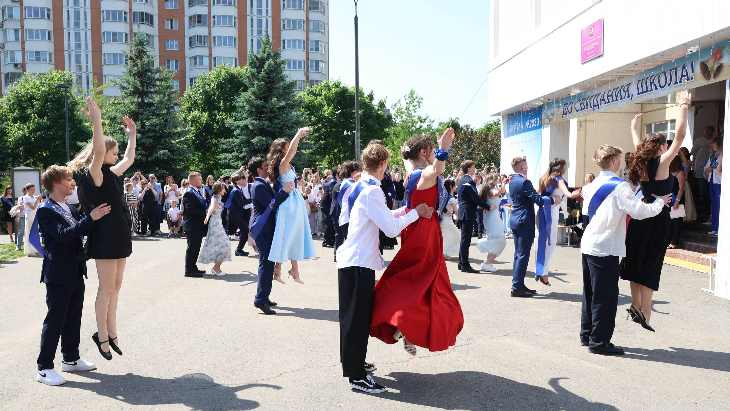 Выпускной в жизнь. Школьные выпускные альбомы в Москве Марина Николаева
