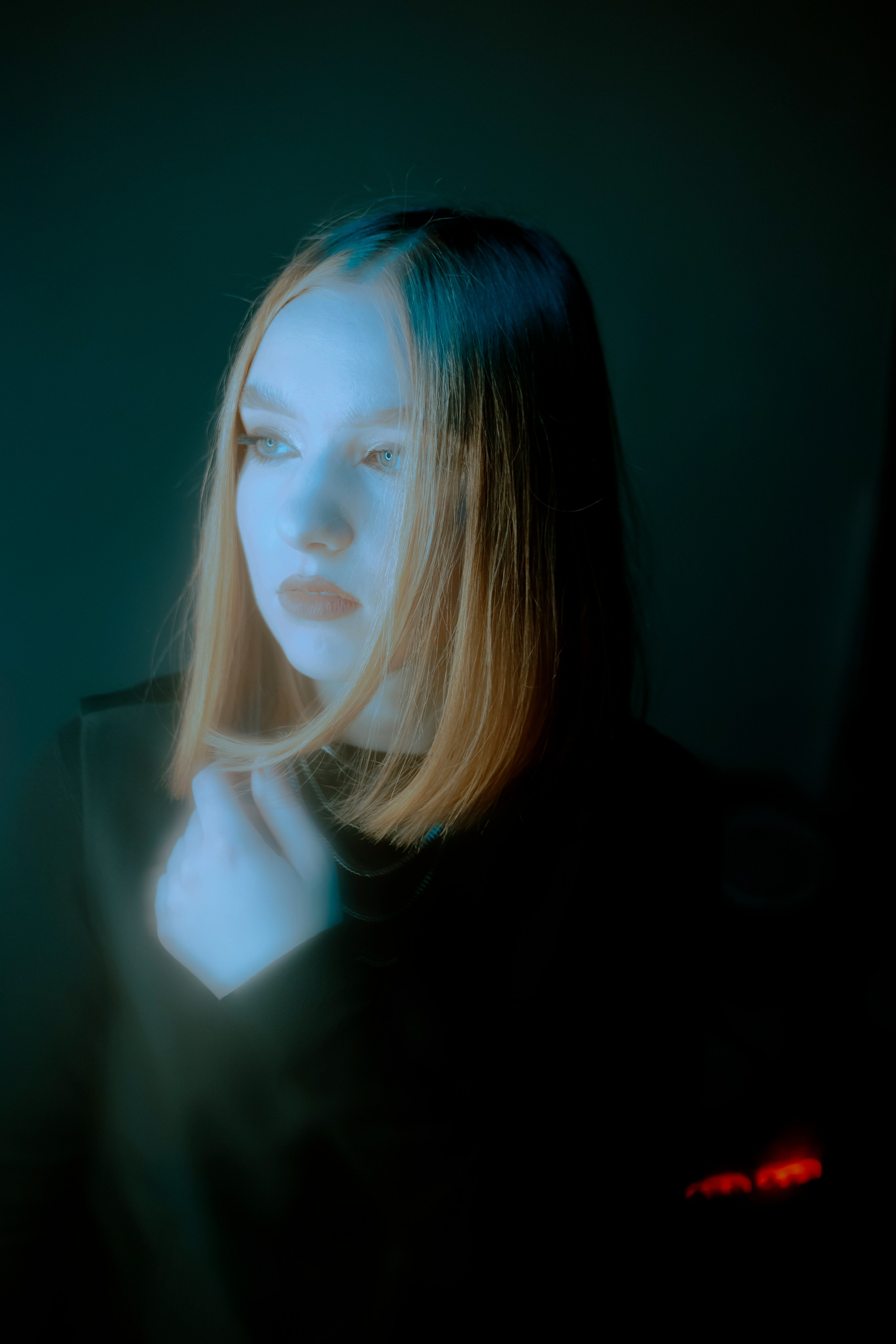 ANASTASIA RES. ALEXANDER VESELKOV — ФОТОГРАФ | NFT ARTIST | РЕЖИССЕР I VISUAL ARTIST