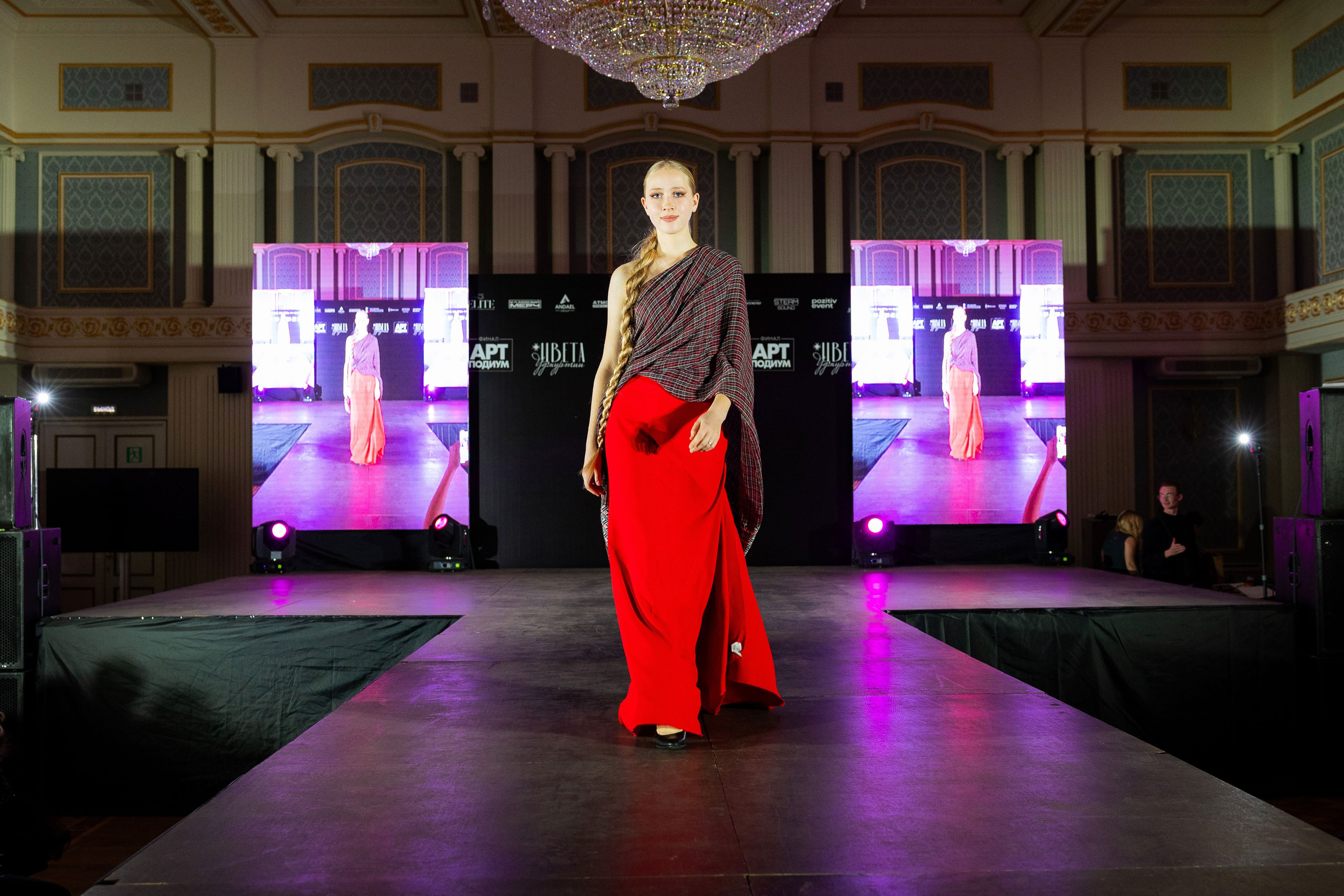 Арт-подиум «Цвета Удмуртии». Показ мод [25/10/24]. Фотограф Виноградов Константин