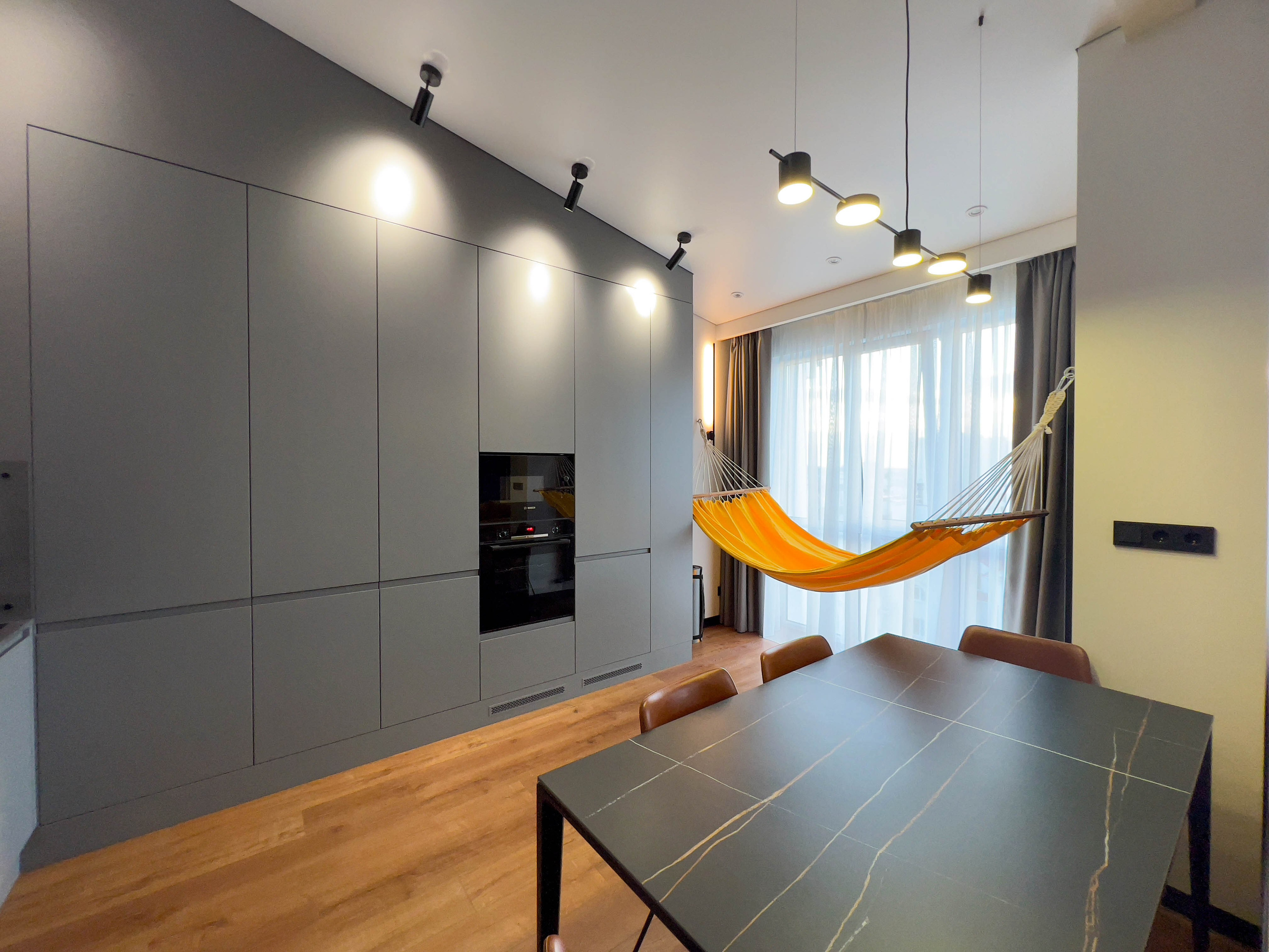 The apartment is on two levels. Fotograf Dmitrii Donets