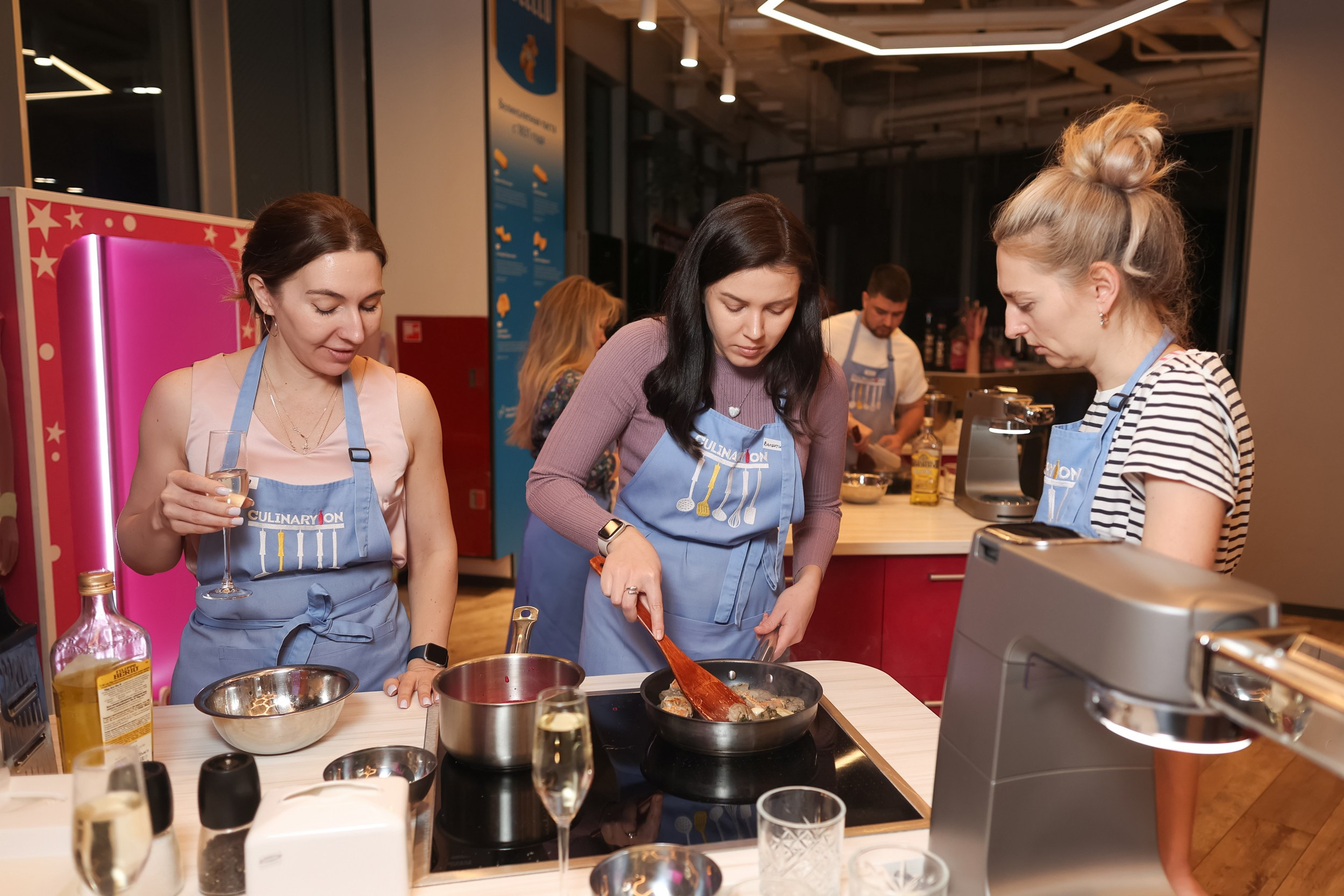 Вечеринка 8 марта в EventyOn. Репортажный фотограф видеограф в Москве Ольга Плаксина
