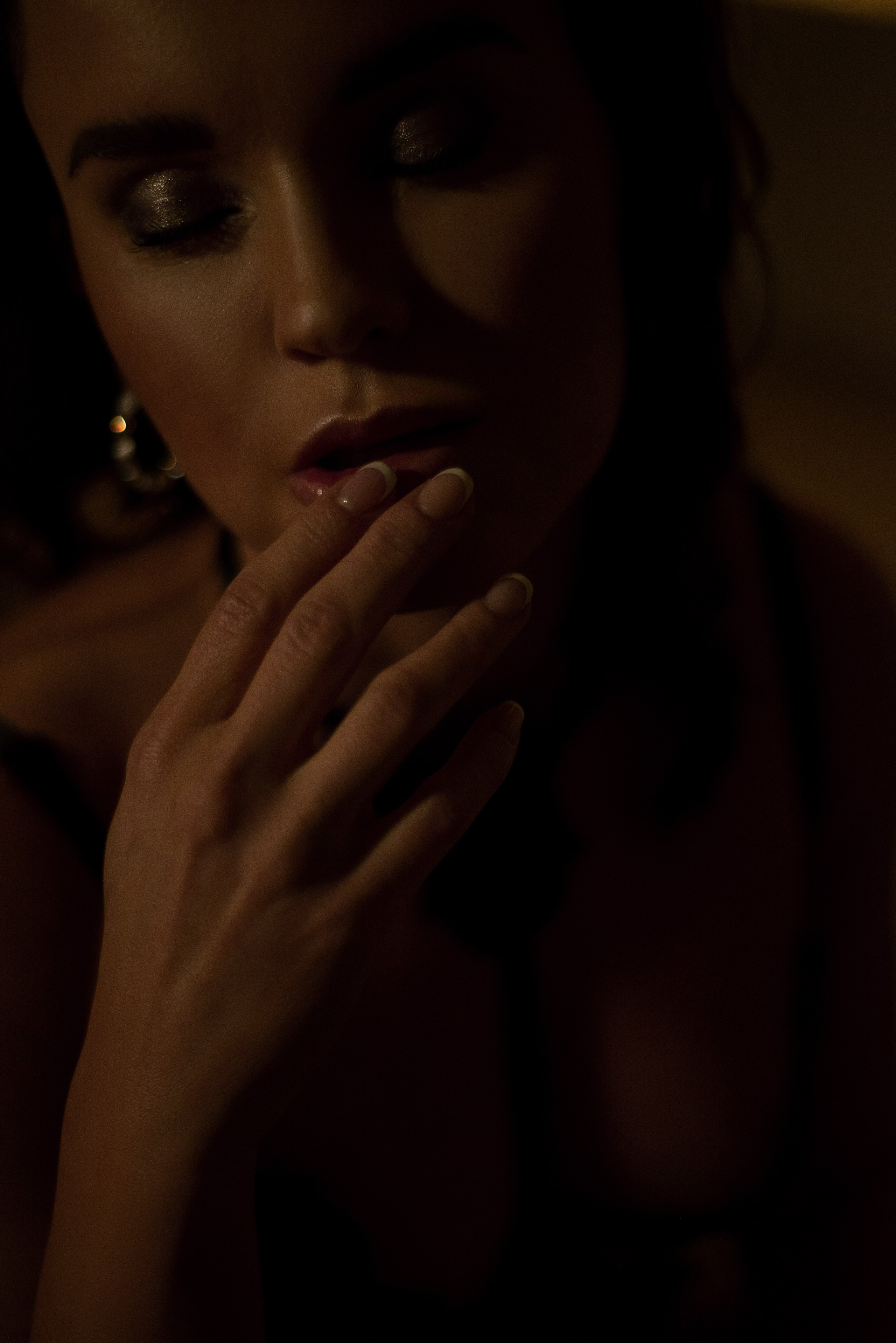 Фотосессия при свечах Санкт-Петербург, девушка в белье и свечи. Женский фотограф Санкт-Петербург Александра Колий