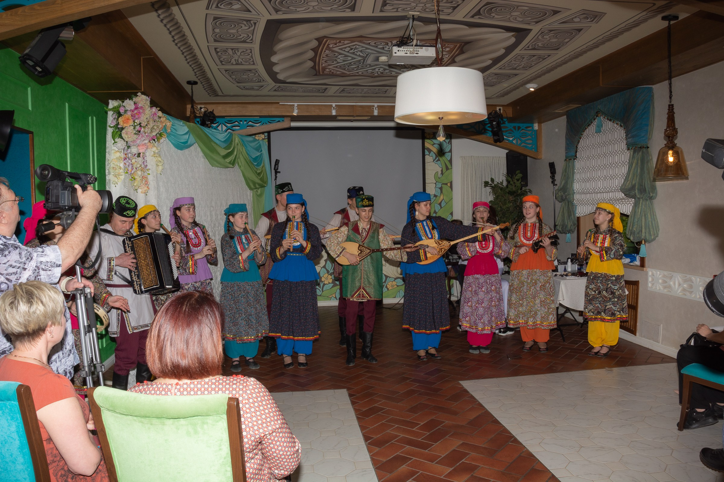 Демонстрация новой линейки нарядов для Никах