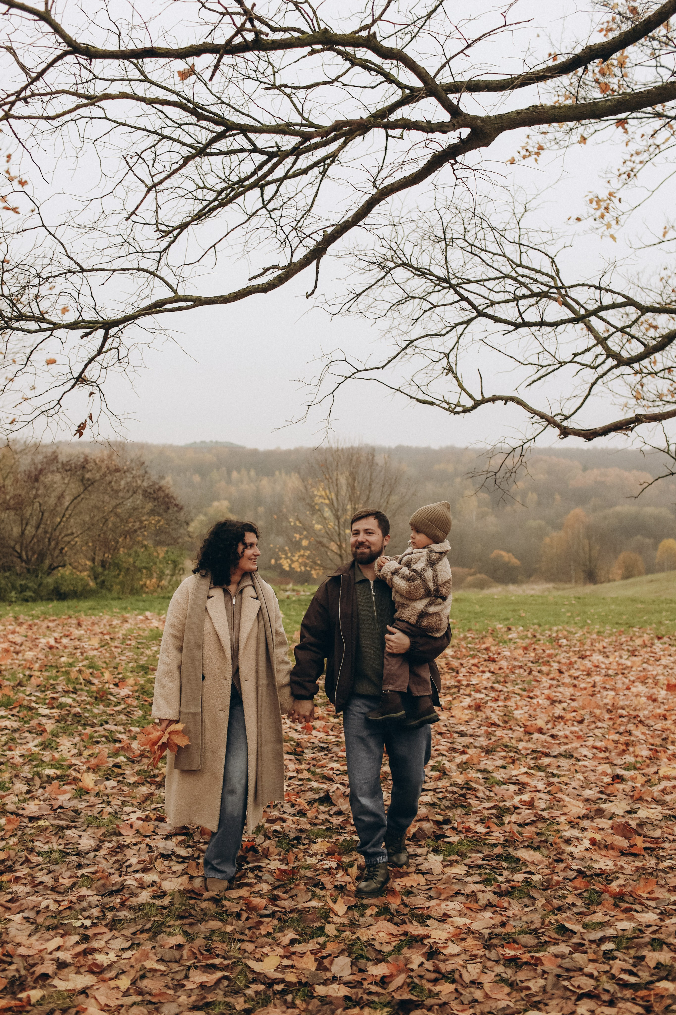 Осенняя прогулка по холмам: Саша, Алёна и Прохор. Свадебный, семейный и детский фотограф в Люберцах Зайцева Анастасия
