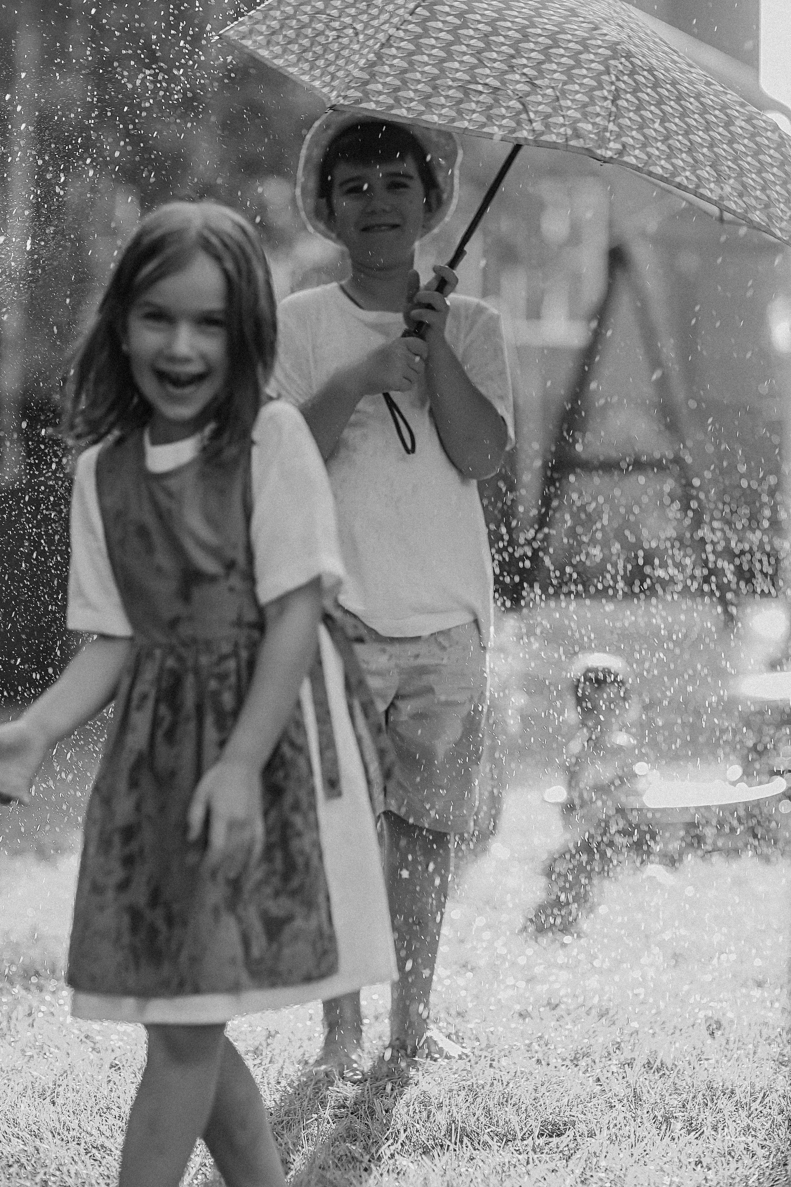 Стирка у дома. Семейный фотограф Тюмень, фотограф на роды Салмина Мария