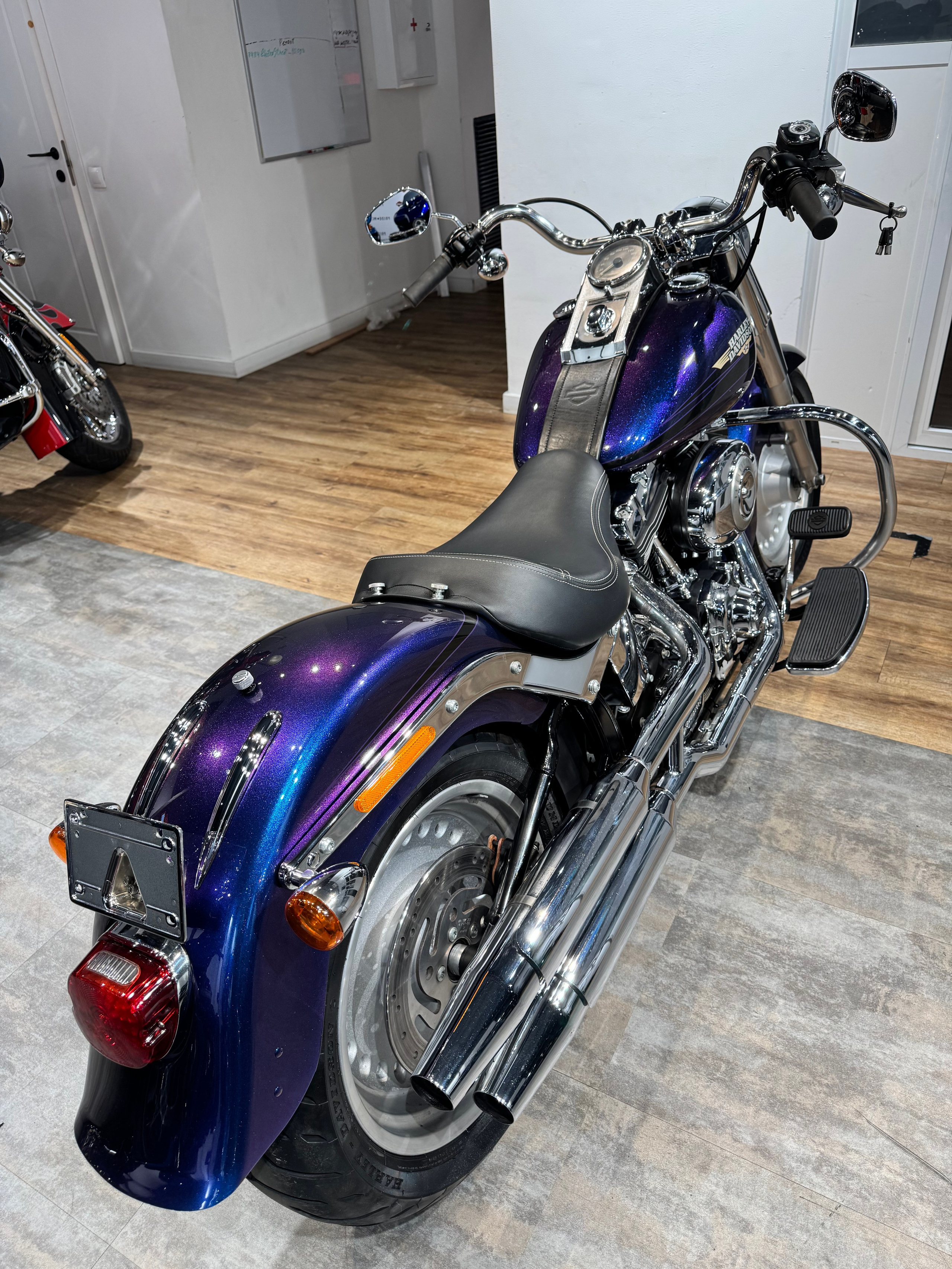 Мотоциклы Harley-Davidson 2010 Fat Boy (Flame Blue Pearl) (Softail)  — купить мотоцикл. Hello Davidson, Москва. Только хорошие мотоциклы…