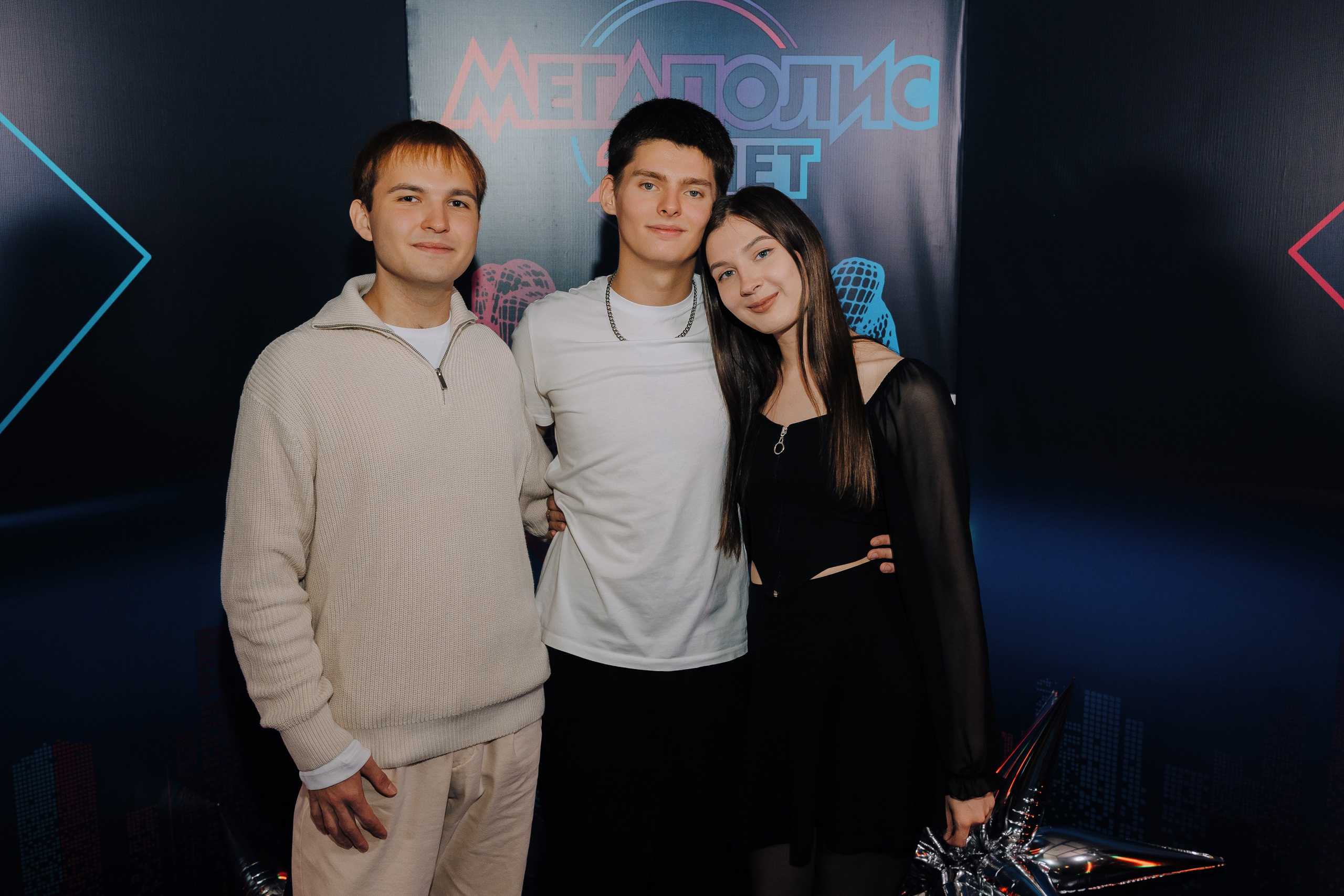 20 ЛЕТ МЕГАПОЛИС ЧЕЛЯБИНСК ХЕДЛАЙНЕР ЕЛКА. Репортажный фотограф Зуев Роман г. Челябинск