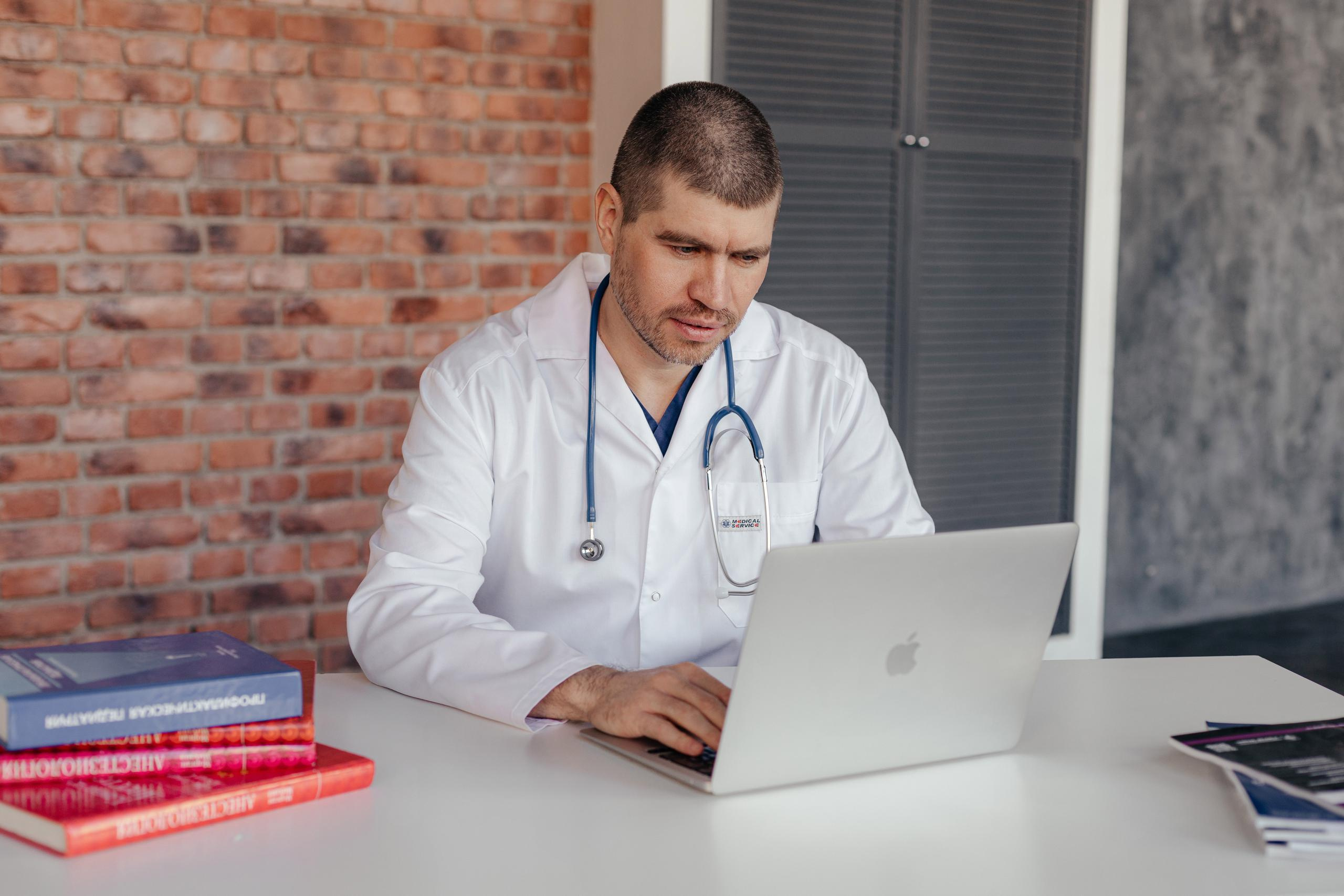 Анестезиолог-реаниматолог Евгений Шестак. Фотограф для бизнеса Константин Брусницын в Екатеринбурге