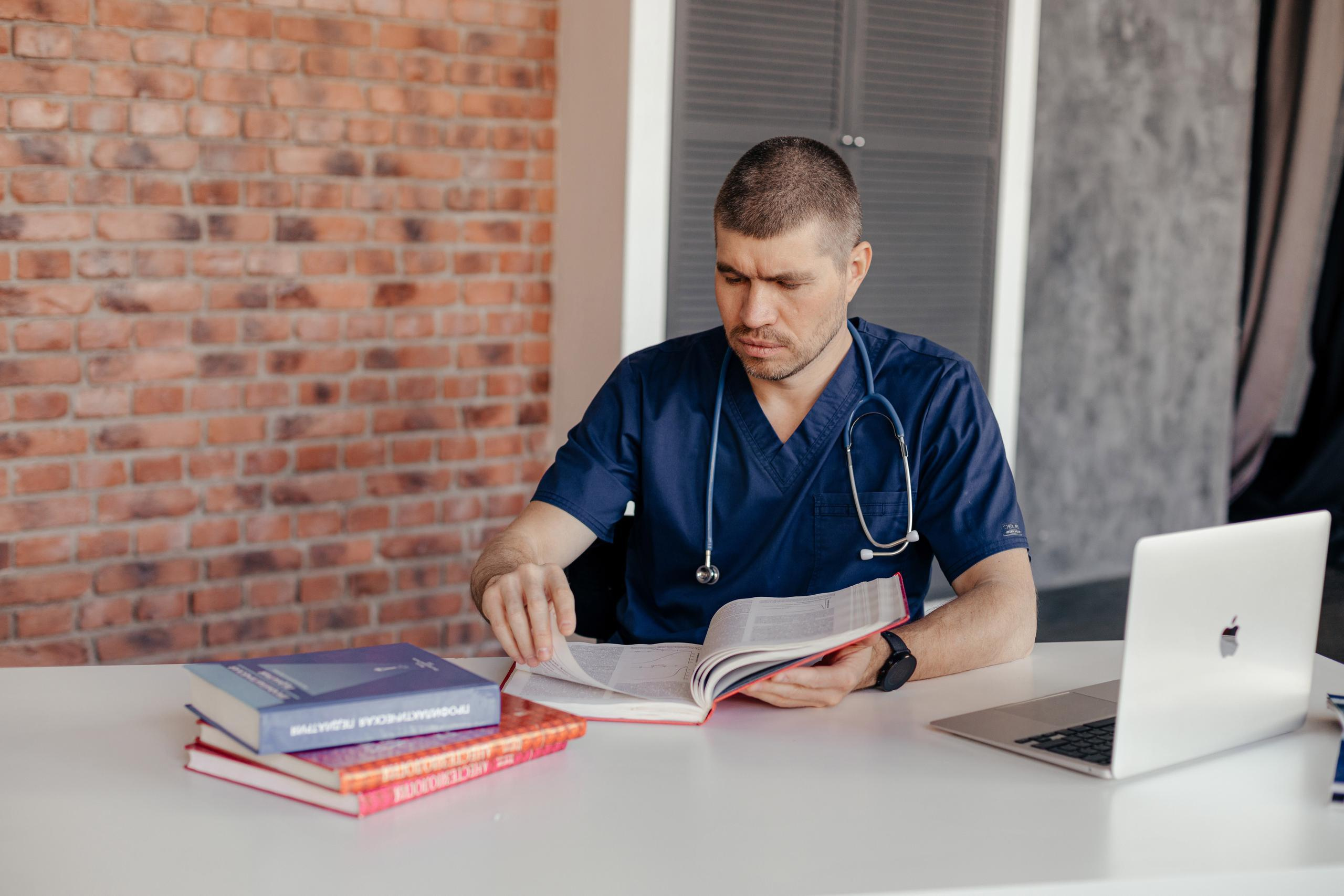 Анестезиолог-реаниматолог Евгений Шестак. Фотограф для бизнеса Константин Брусницын в Екатеринбурге