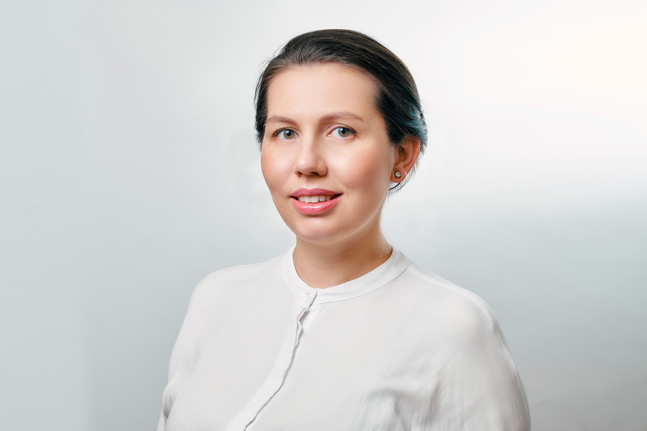 Портреты стоматология Лана. Фотограф для бизнеса Константин Брусницын в Екатеринбурге