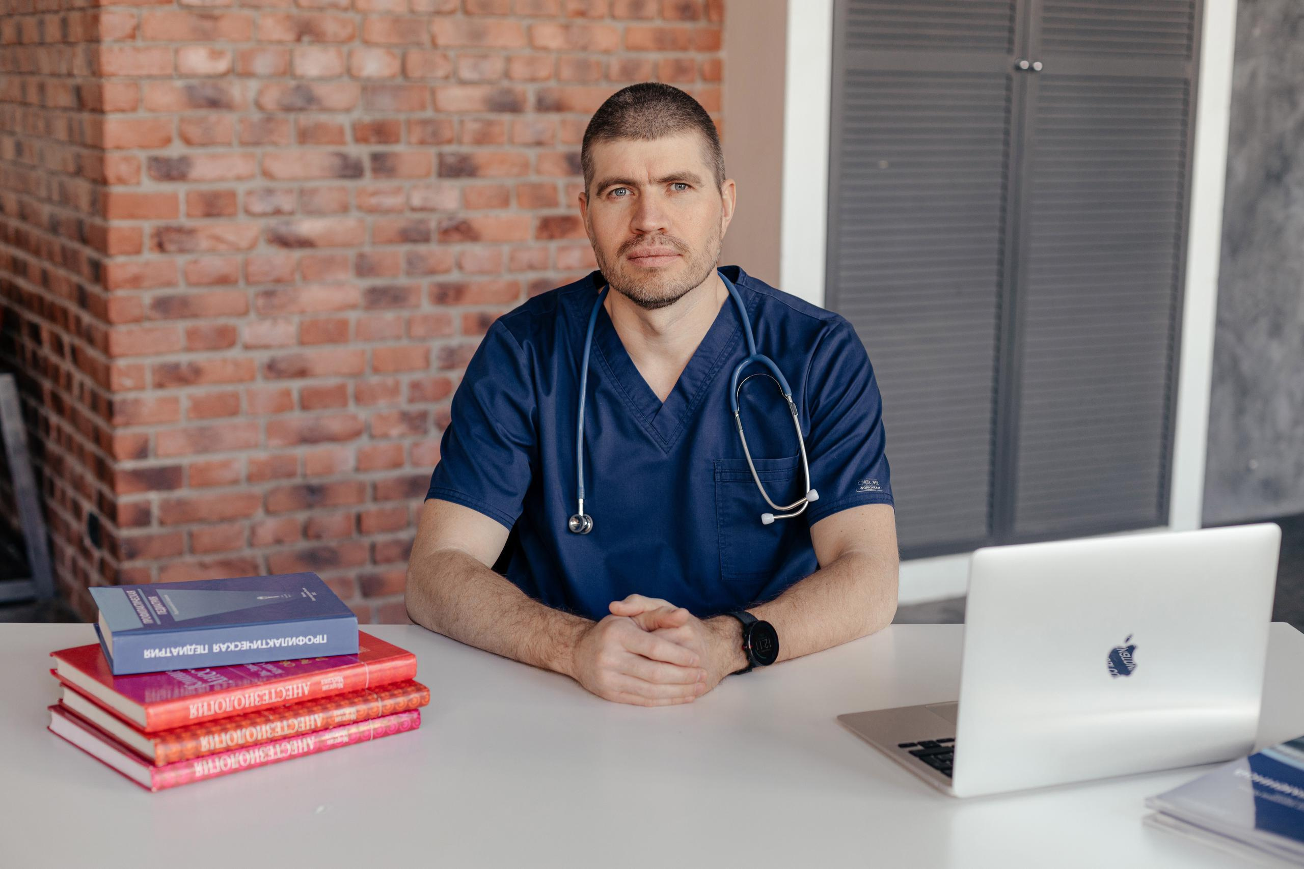 Анестезиолог-реаниматолог Евгений Шестак. Фотограф для бизнеса Константин Брусницын в Екатеринбурге