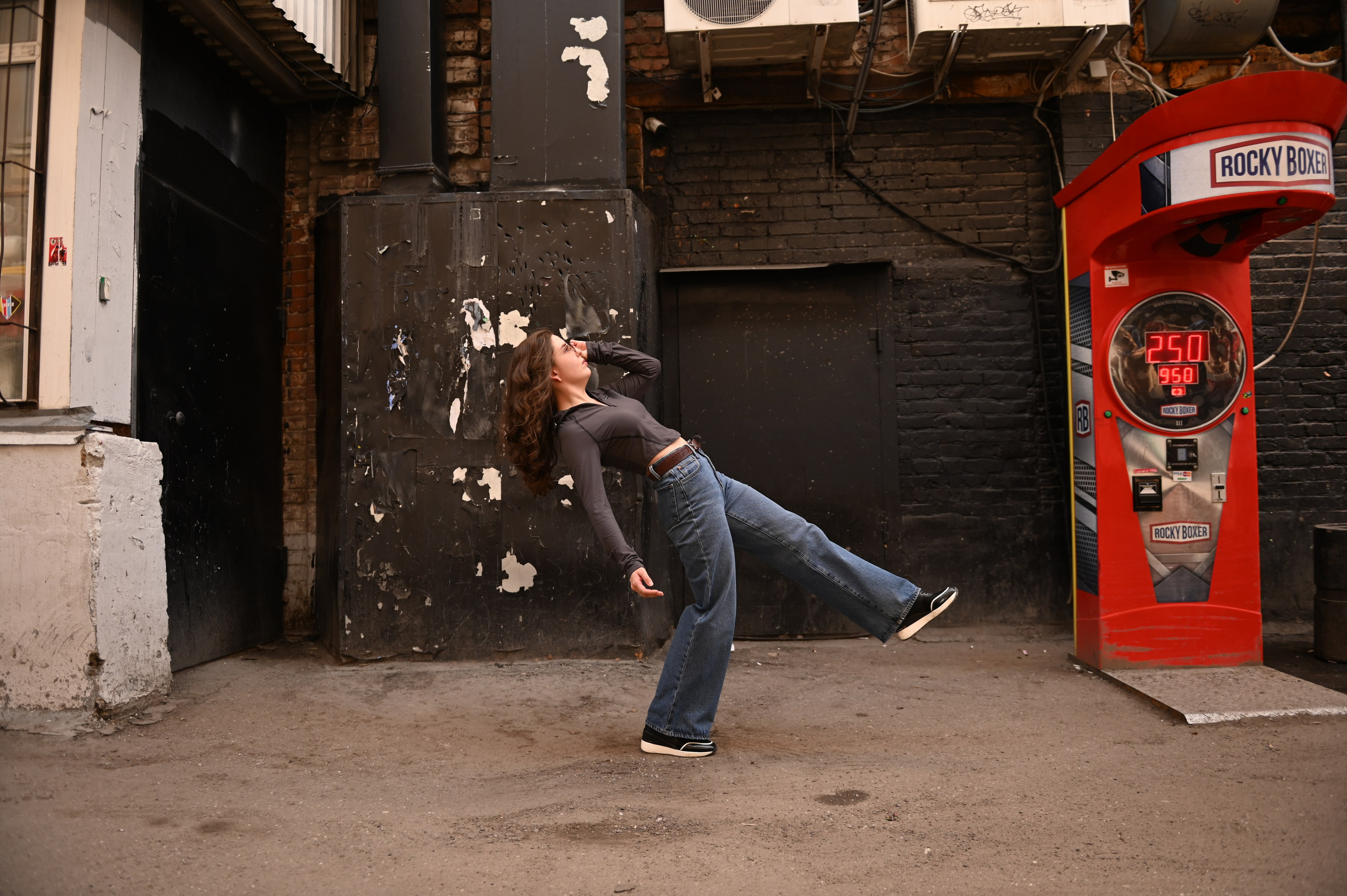 Индивидуальная прогулочная в городе. Свадебный, семейный, детский, контент фотограф в Омске Максим Ильин