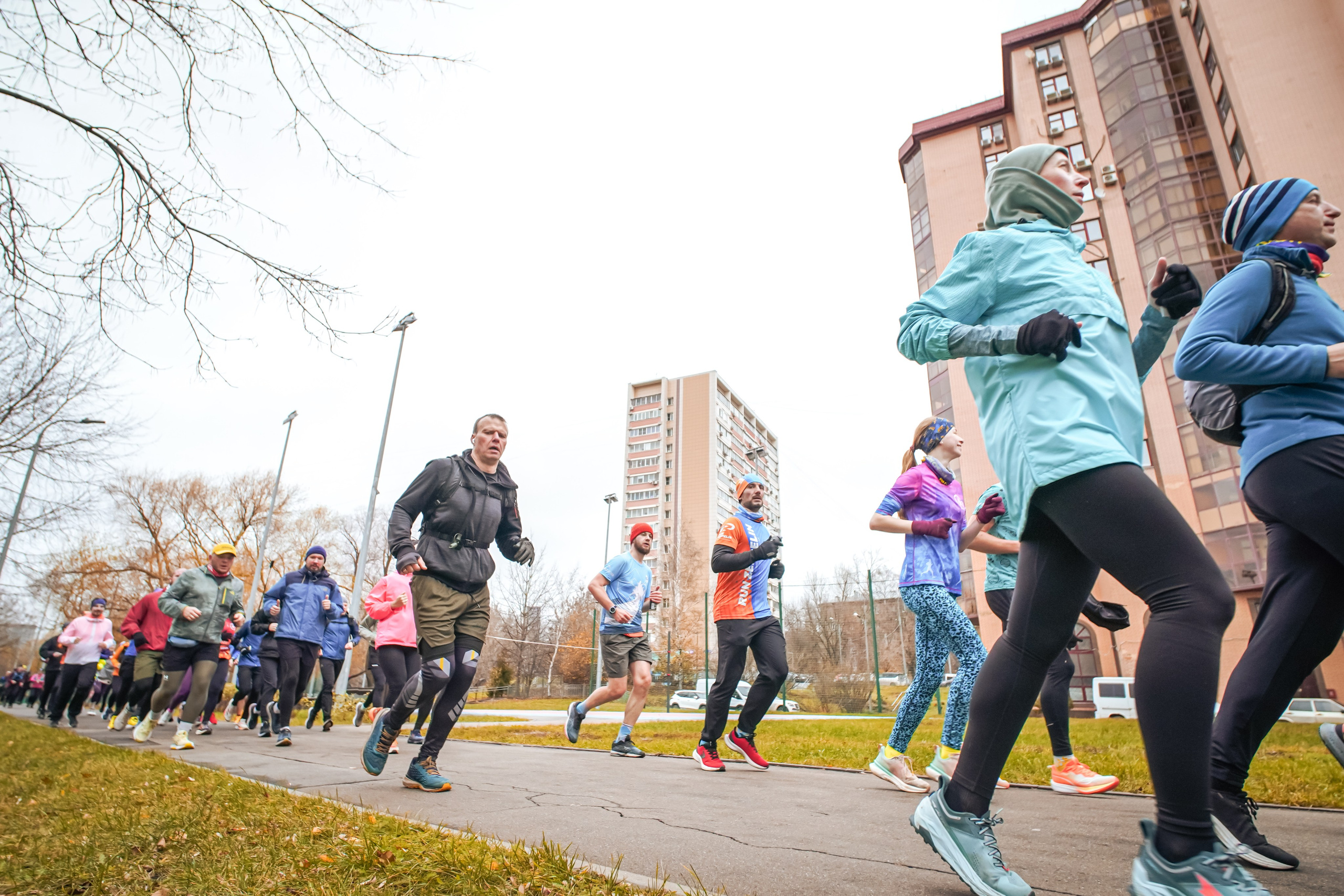 #марафонудома #яuzarun 2024 2-я петля, группа 6:30. Роман Капилюшов. Бег. Фото. Видео. г. Люберцы