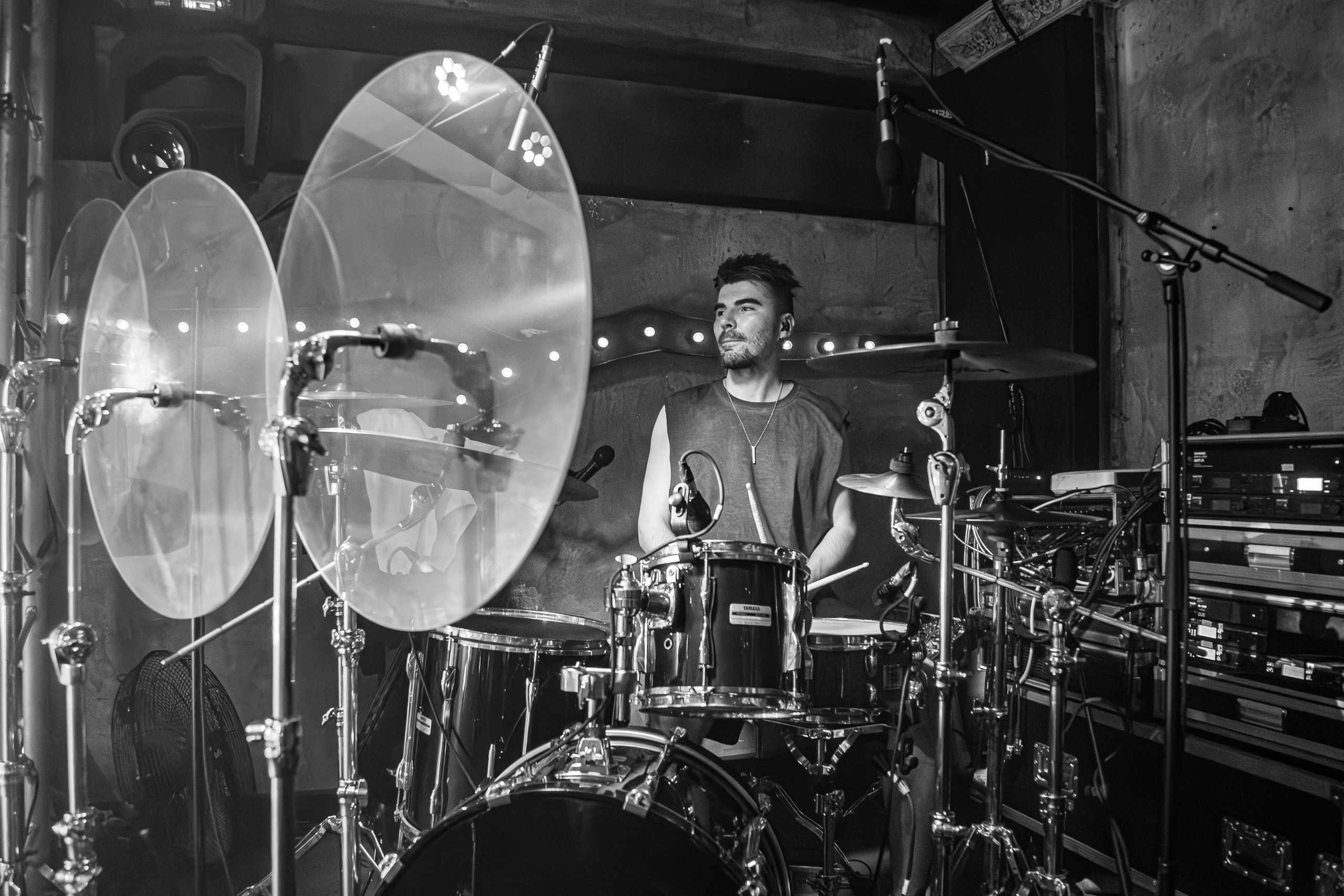 «МИША МАРВИН"_Чайка на пляже_Ялта_14.06.2025. Аминов Руслан | Фотограф