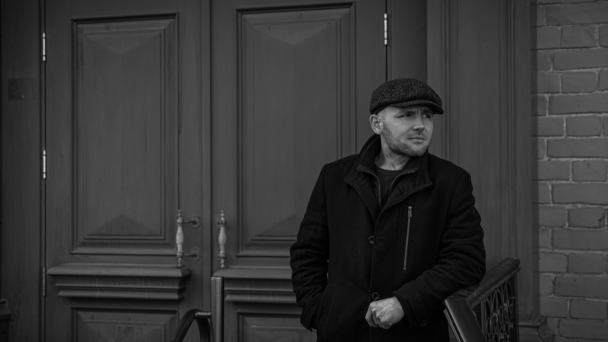 Фотосессия Андрея Селиванова на улице в стиле Ч/Б. Главная