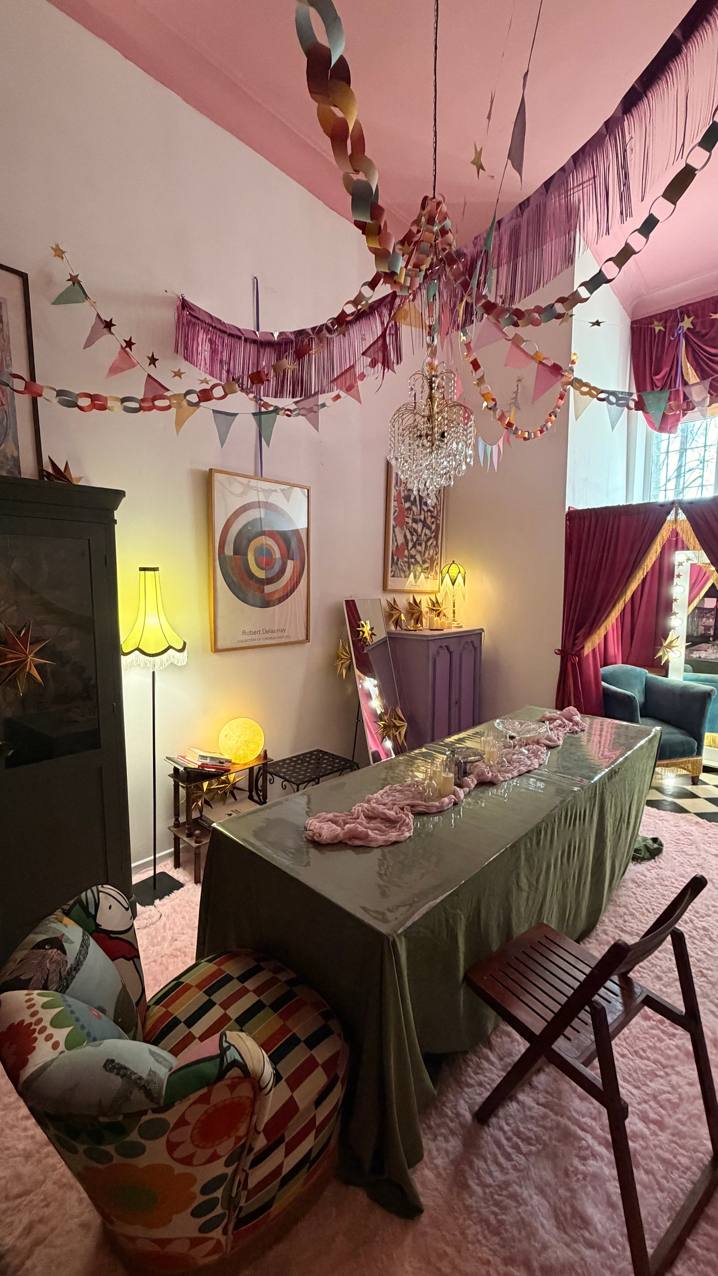 Лофт для праздников. Фотостудия Автопортрета «Своими Глазами»