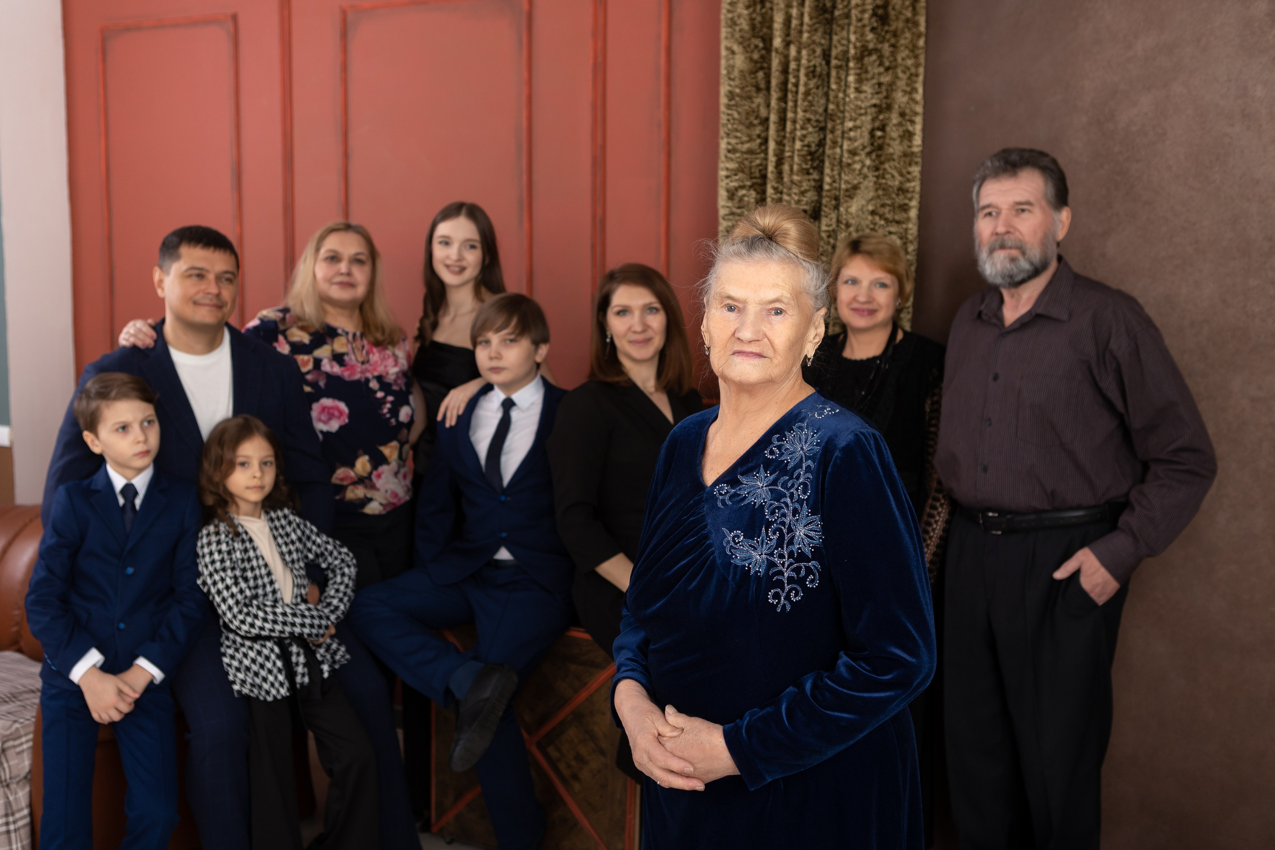 Семейная фотосессия в студии. Фотограф в Оренбурге. Профессиональный фотограф