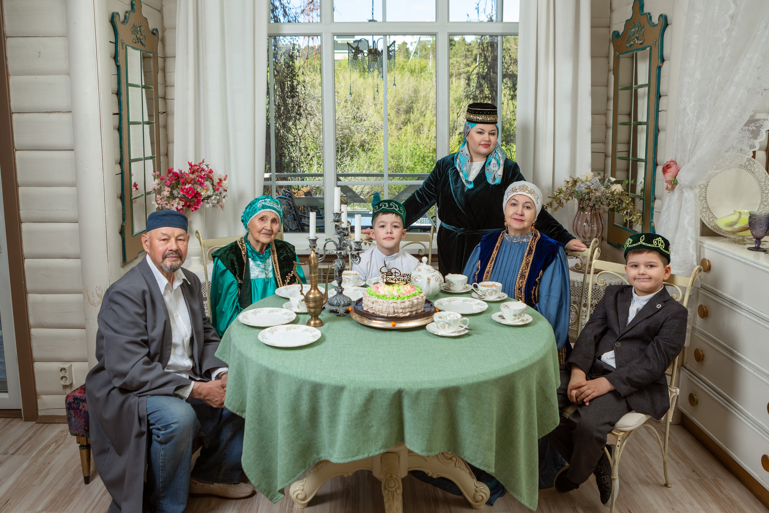 Семейная фотосессия в татарском и европейском стиле. Рекламный, предметный, репортажный, семейный фотограф и художник в Москве