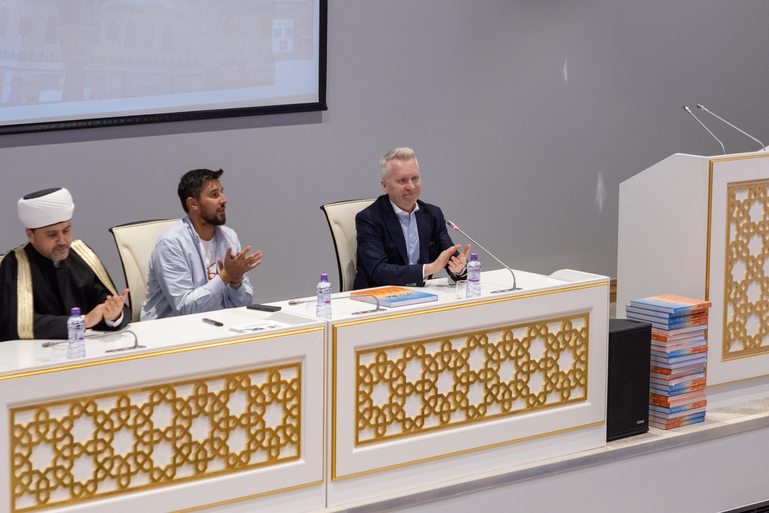 Репортаж с презентации книги — «Москва: город вязевый». Рекламный, предметный, репортажный, семейный фотограф и художник в Москве