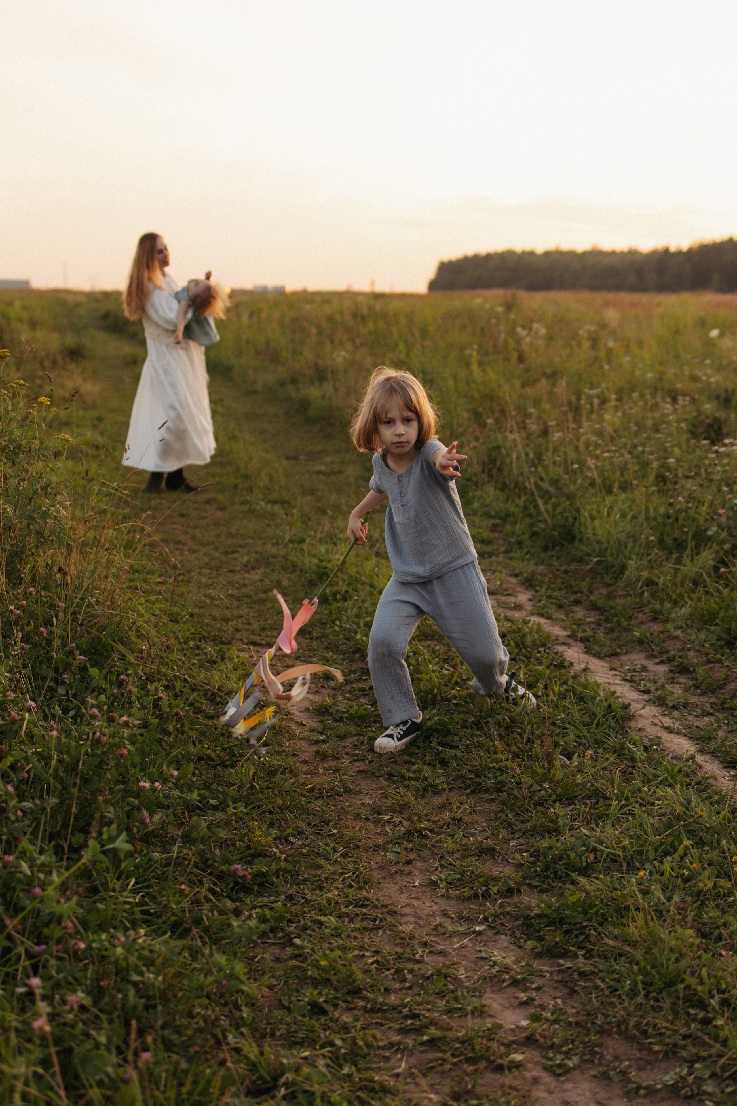Семейная фотосессия в поле. Семейный фотограф в Москве Марина Петра