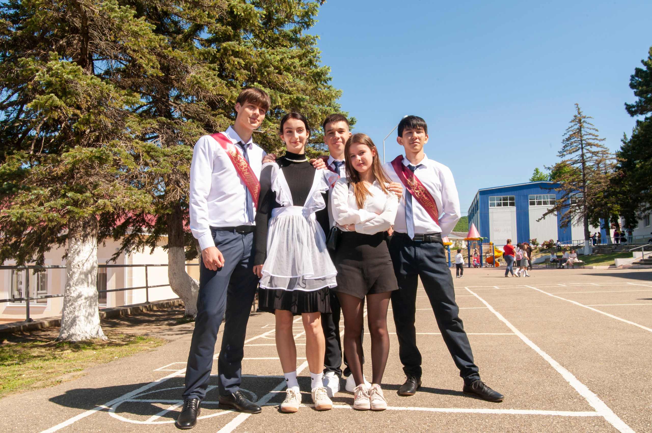 Последний Звонок МАОУ СОШ № 17 им. Эдуарда Есаяна — Архипо-Осиповка. Свадебный и семейный фотограф Денис Лукьянов в Краснодаре, Краснодарском крае и Республике Крым