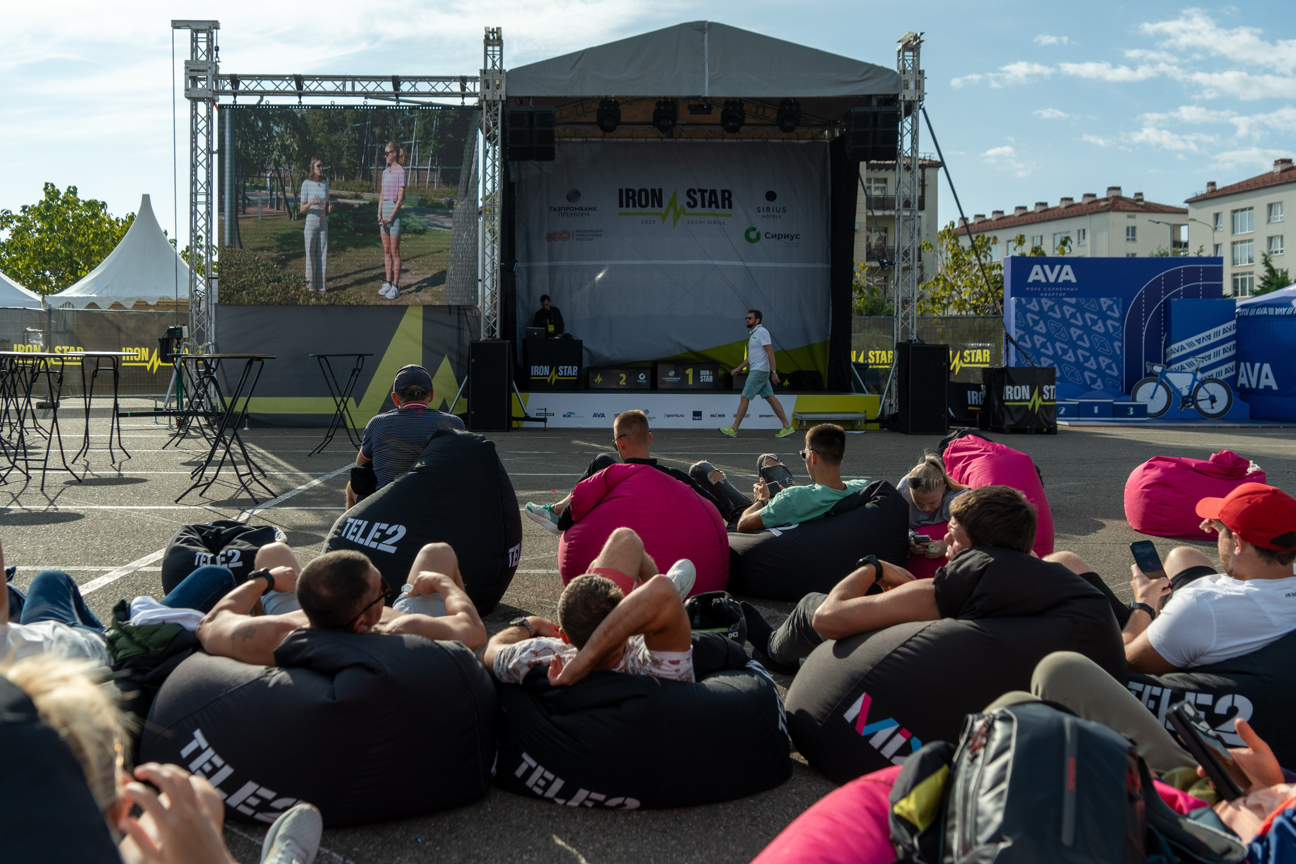 Фотоотчет партнерской интеграции для компании TELE2 на фестивале Ironstar. Репортажный фотограф в Красной Поляне и Сочи Павлюченко Екатерина