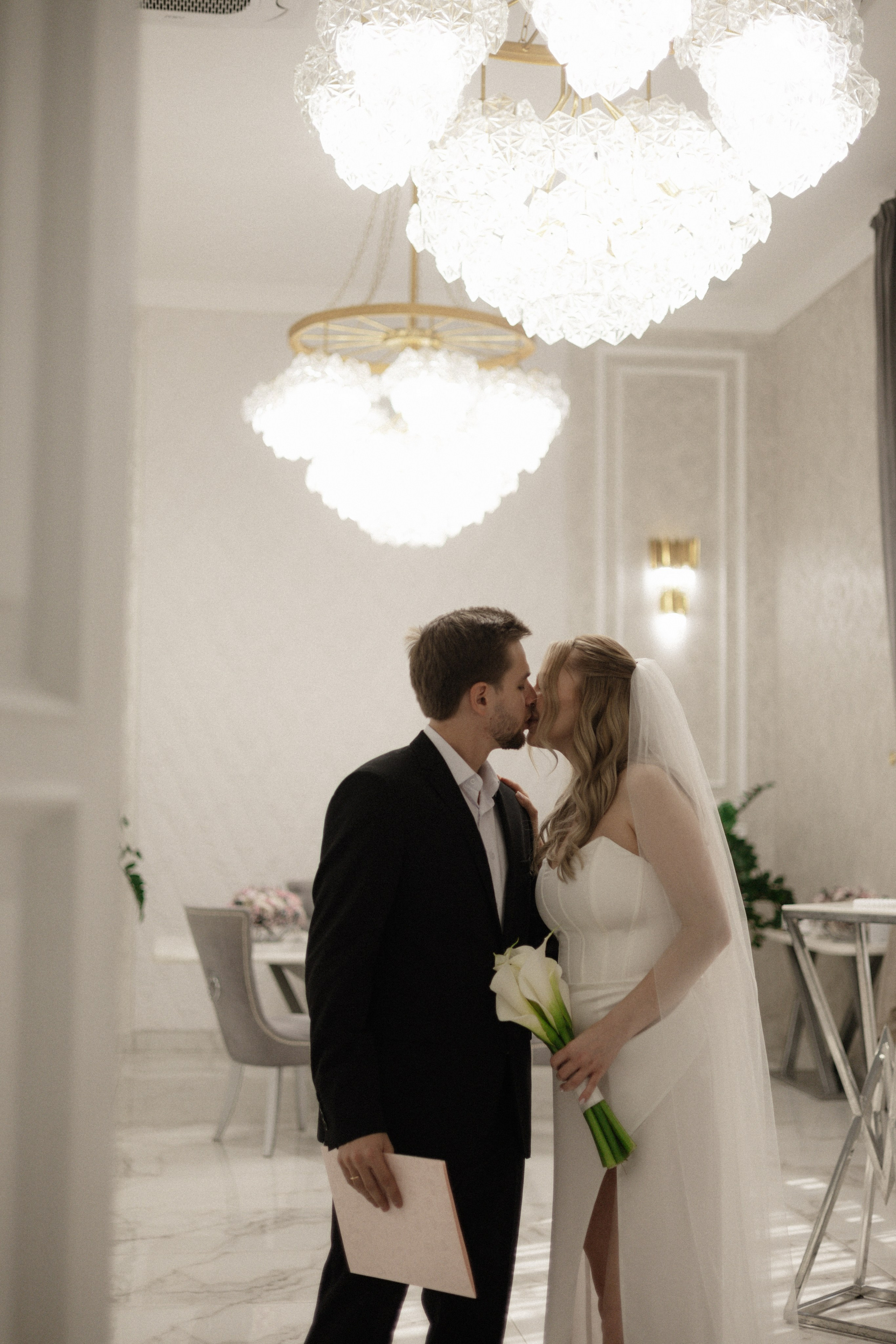 Арина и Дима. Сборы, роспись и прогулка. Свадебный и портретный фотограф в Москве Анастасия Масюк