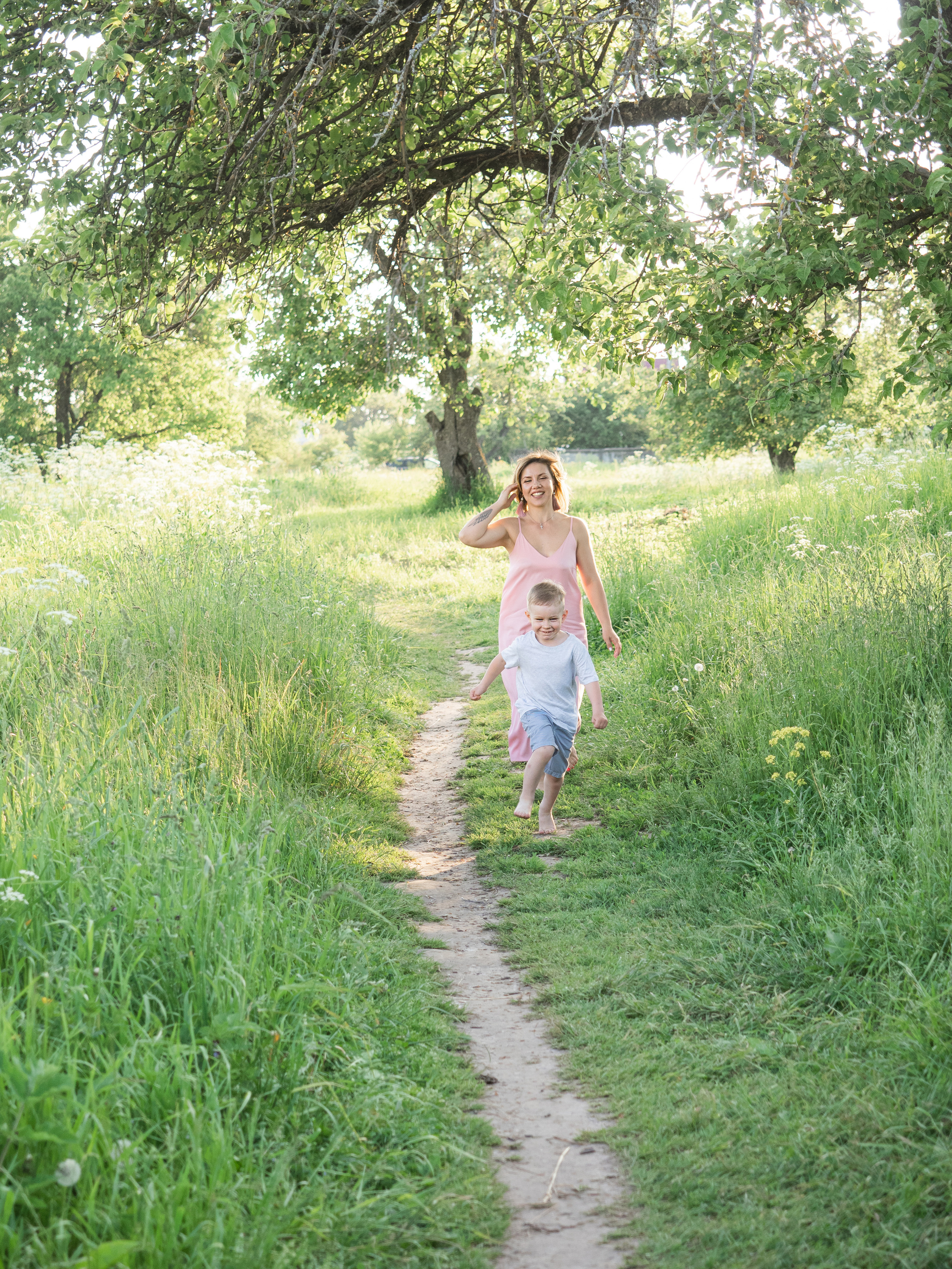 Алена с сыном. Свадебный и репортажный фотограф Элина Козырьянова