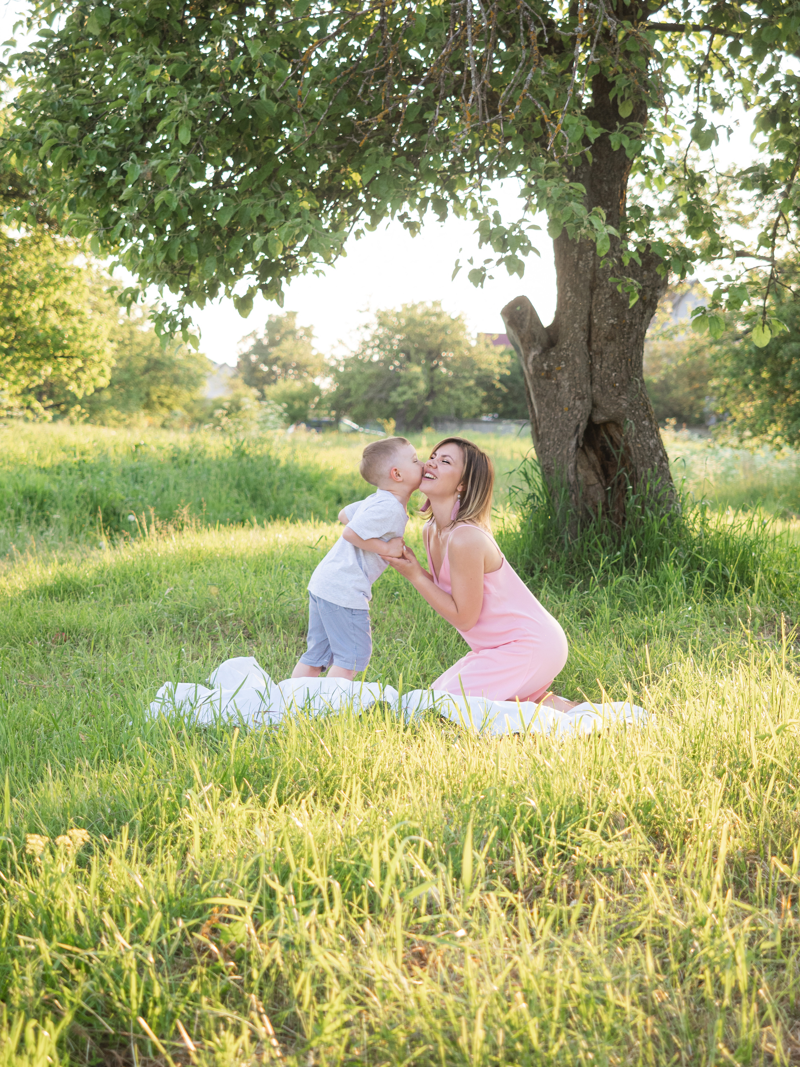 Алена с сыном. Свадебный и репортажный фотограф Элина Козырьянова