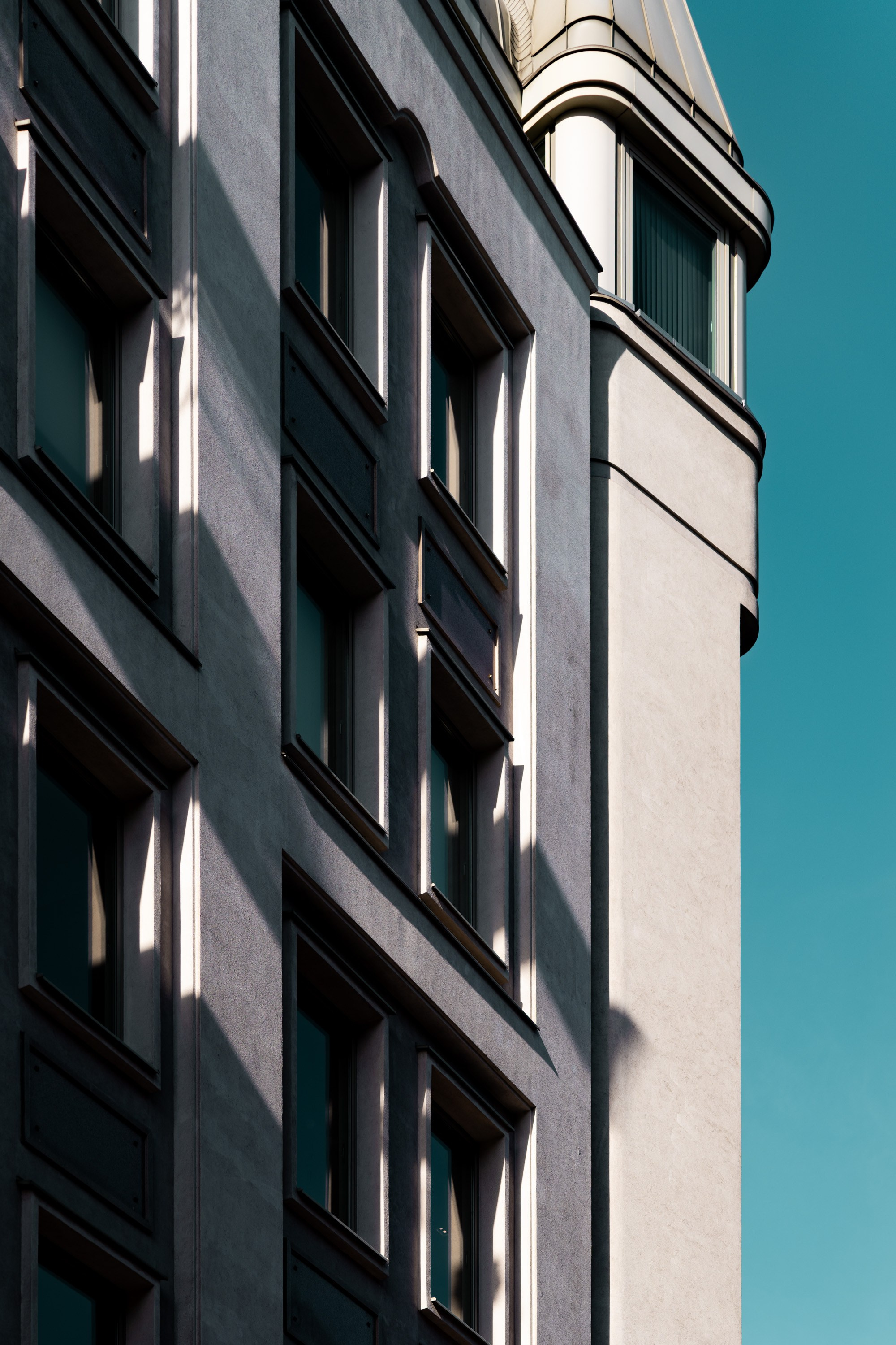 Свет и тень в городе. Фотограф в Москве. Шахабудин