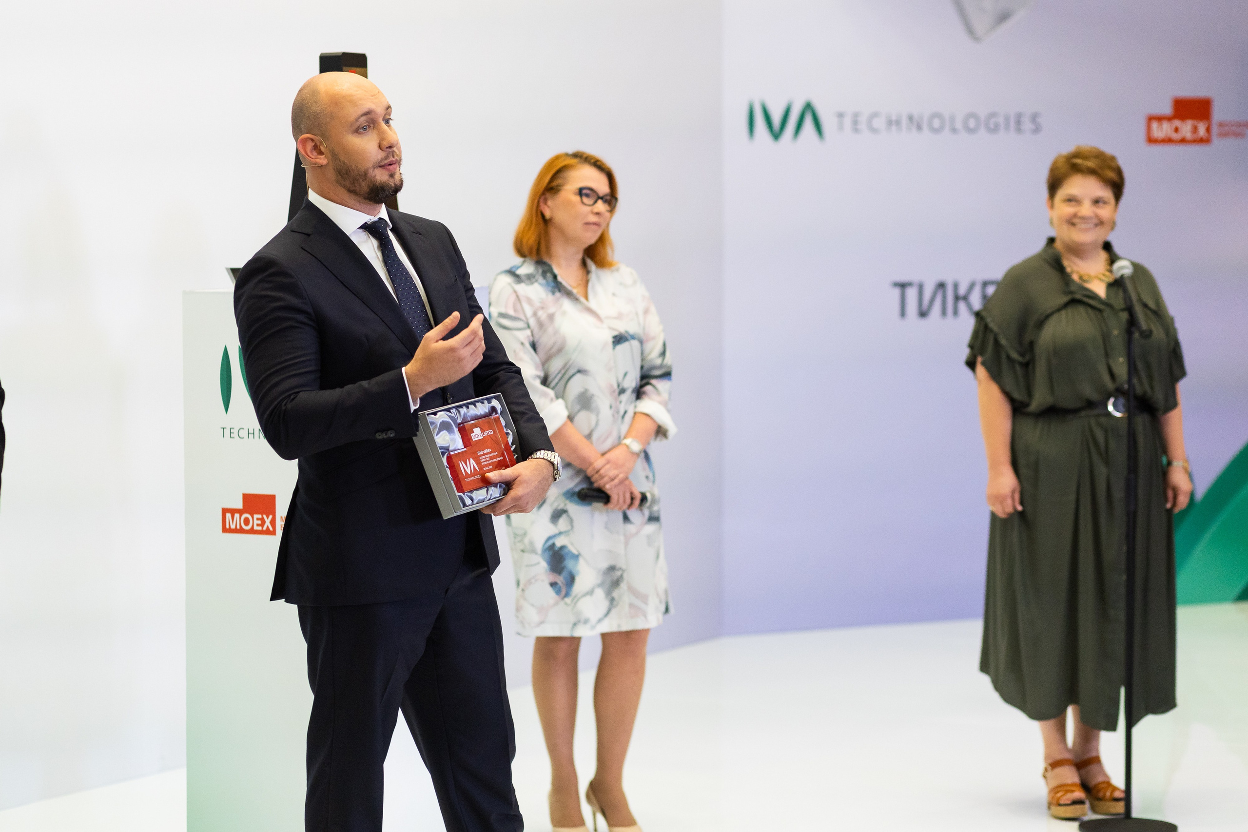 IVA на Московской бирже. Свадебный и портретный фотограф в Королёве Сергей Чихарев