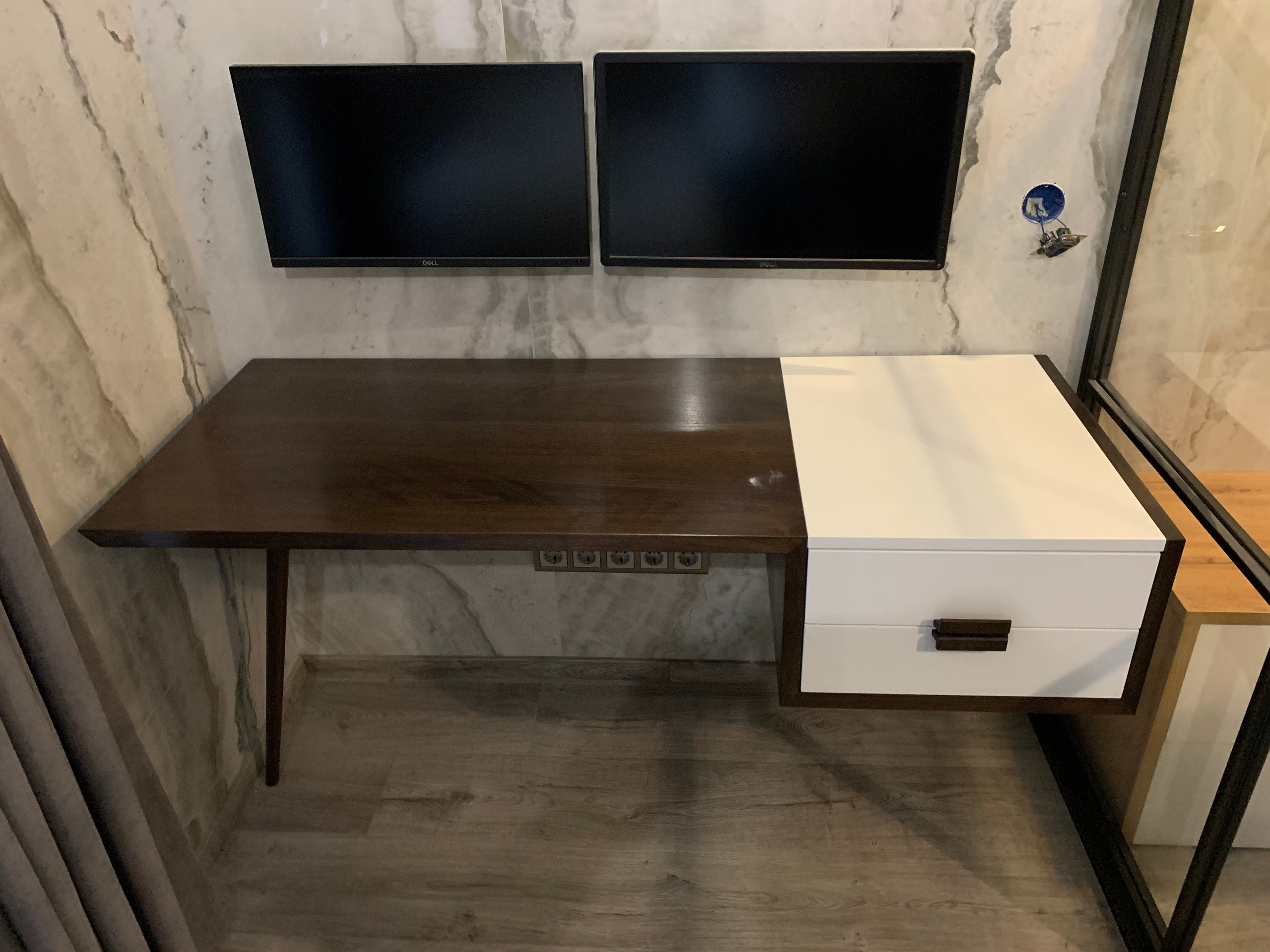 Письменный стол. Klauzevits Workshop