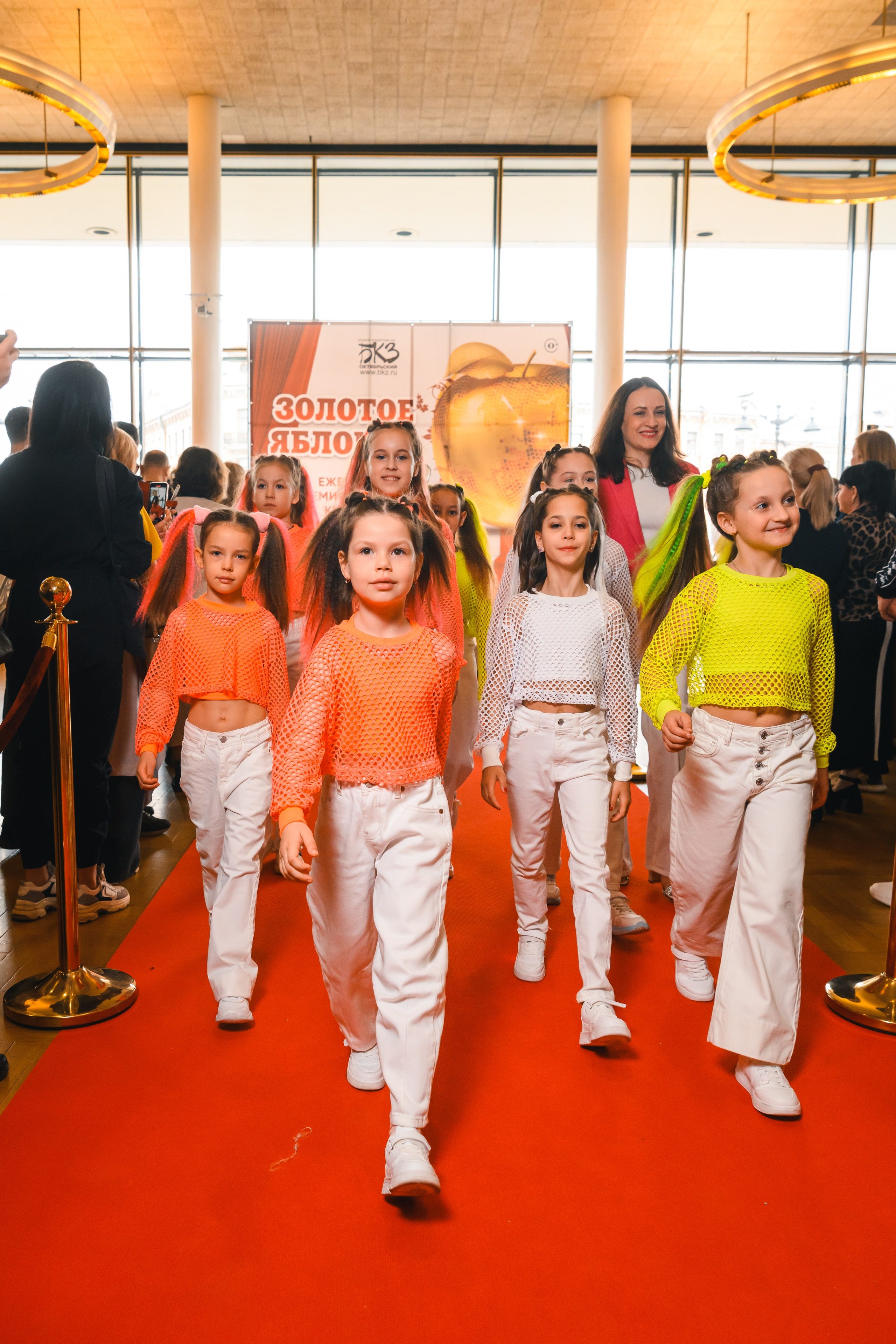 23 апреля, красная дорожка, БКЗ Октябрьский, г. Санкт-Петербург. Золотое яблочко