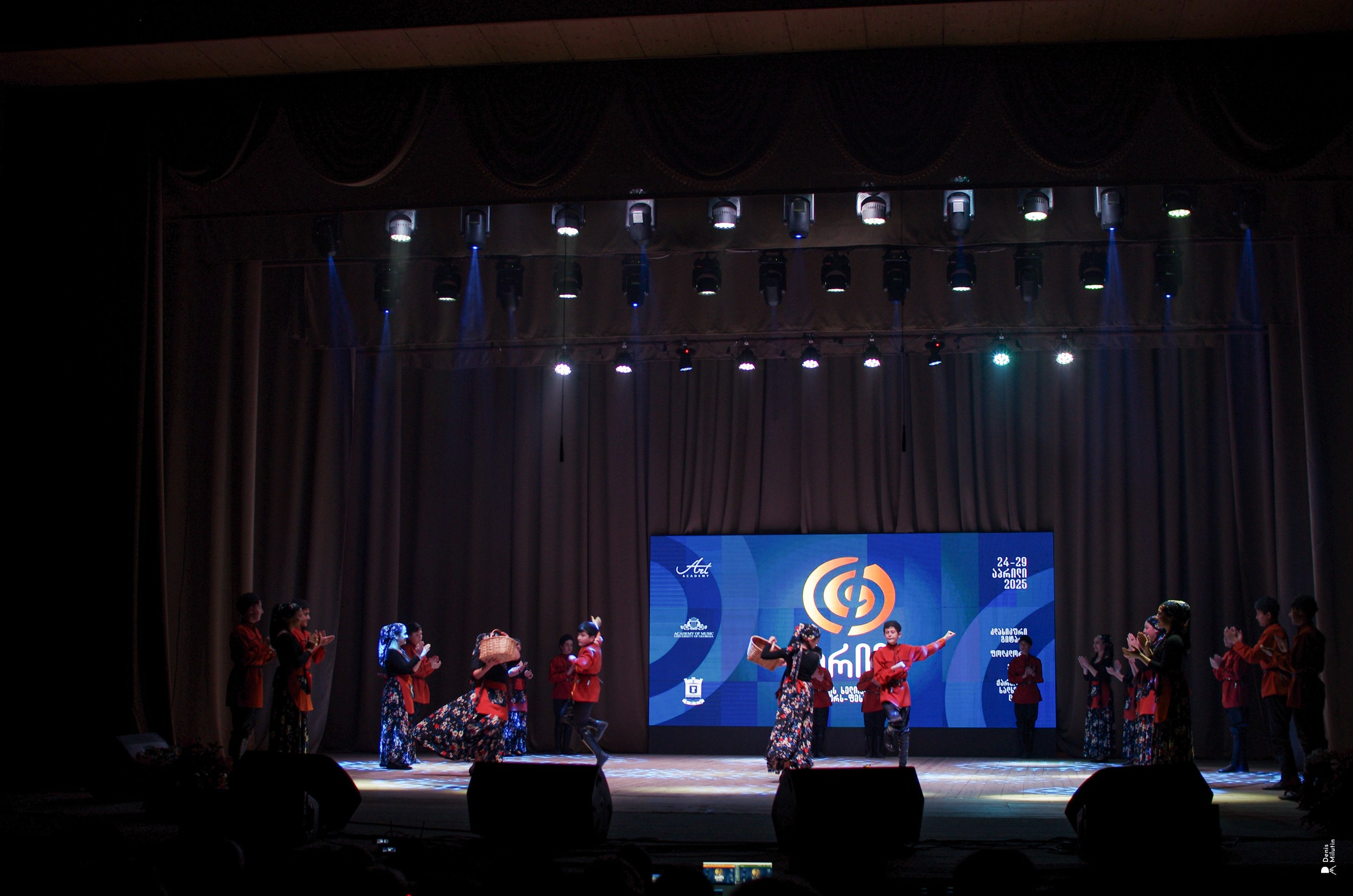 Танцы в Хоби. Портретный фотограф Денис Милютин