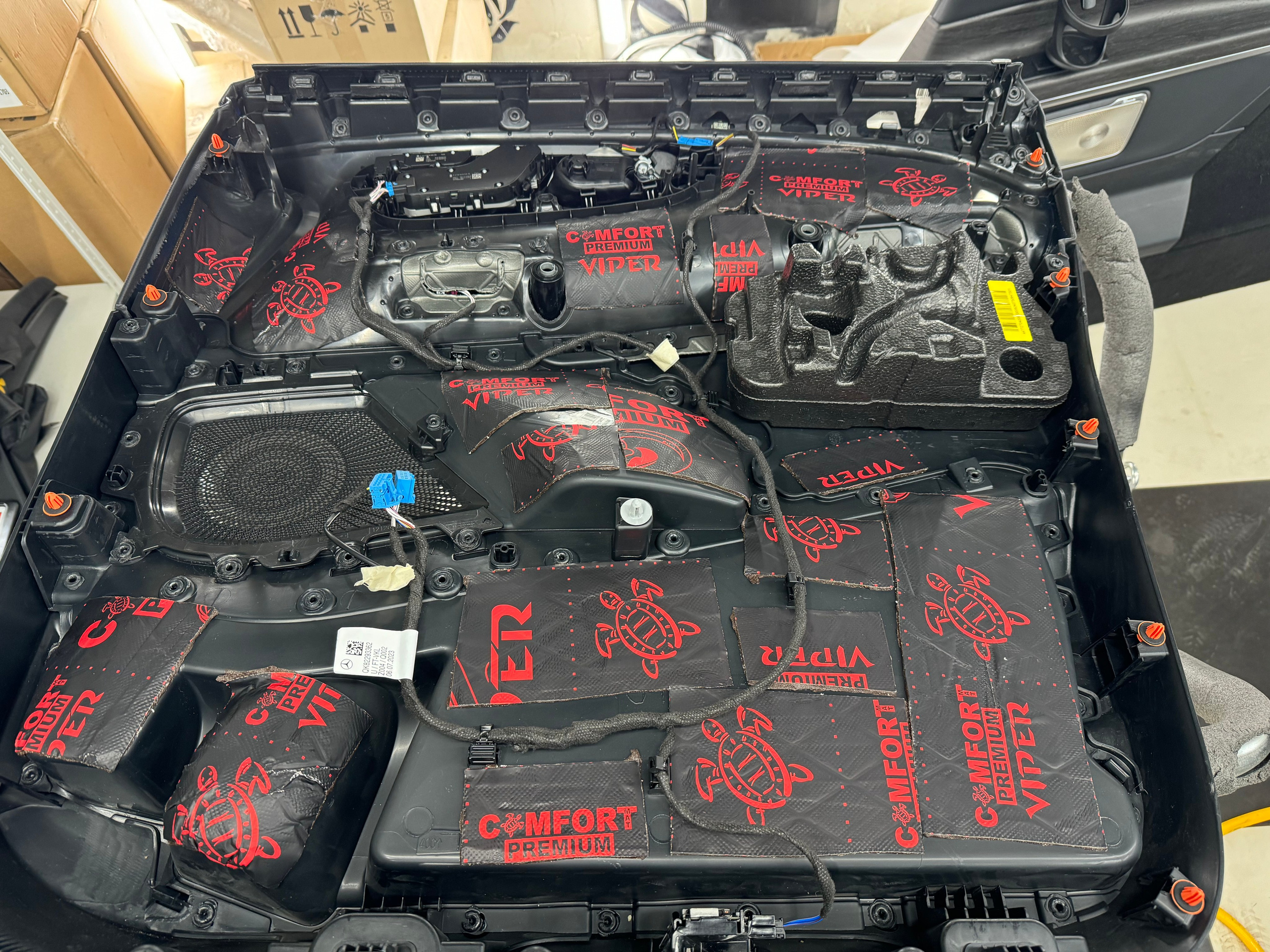 Сделать шумоизоляцию. Студия дизайна и оклейки авто Barmaley Design