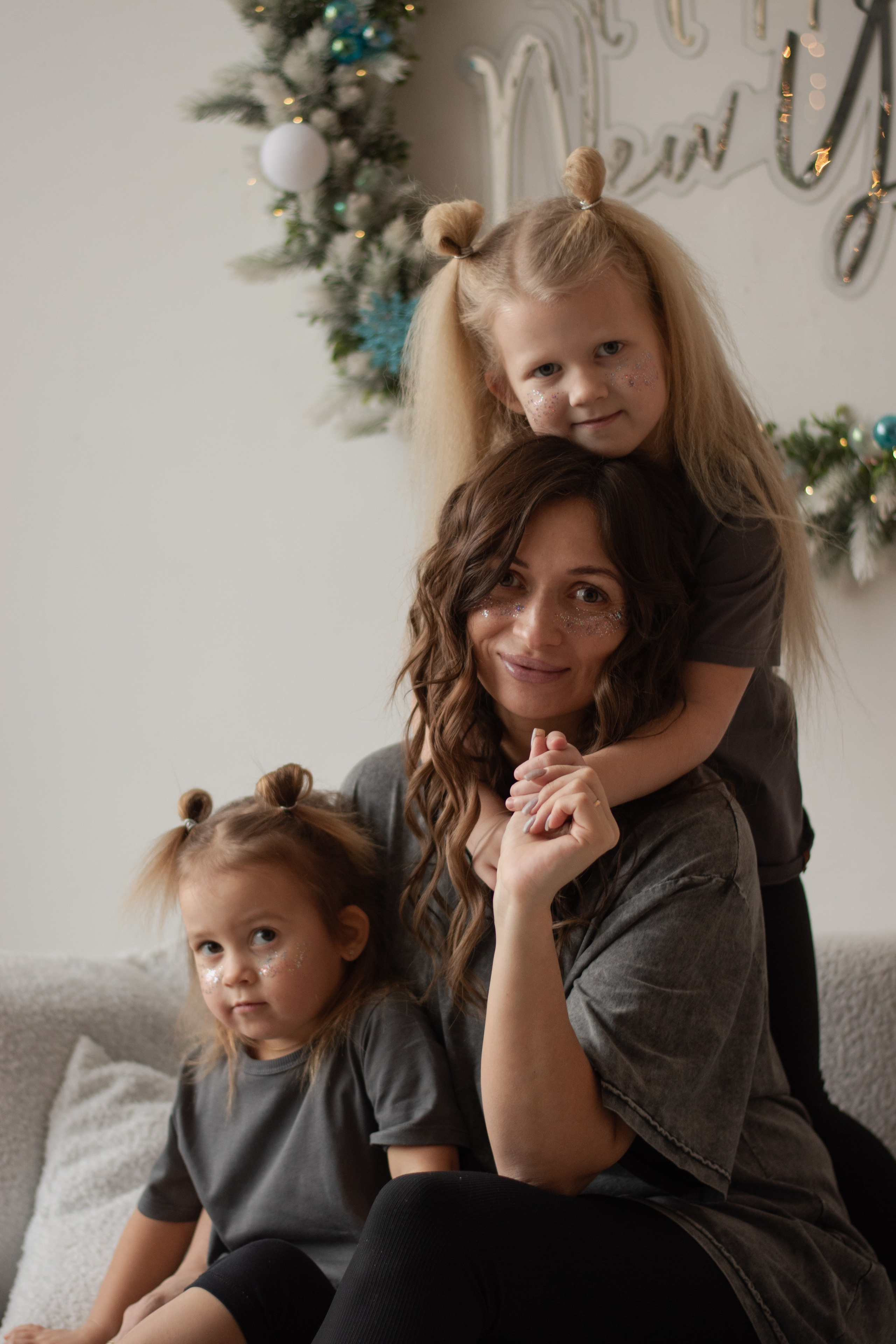 Ксения и прекрасные малышки Милана и Арина. Фотограф в Новосибирске Фальман Полина