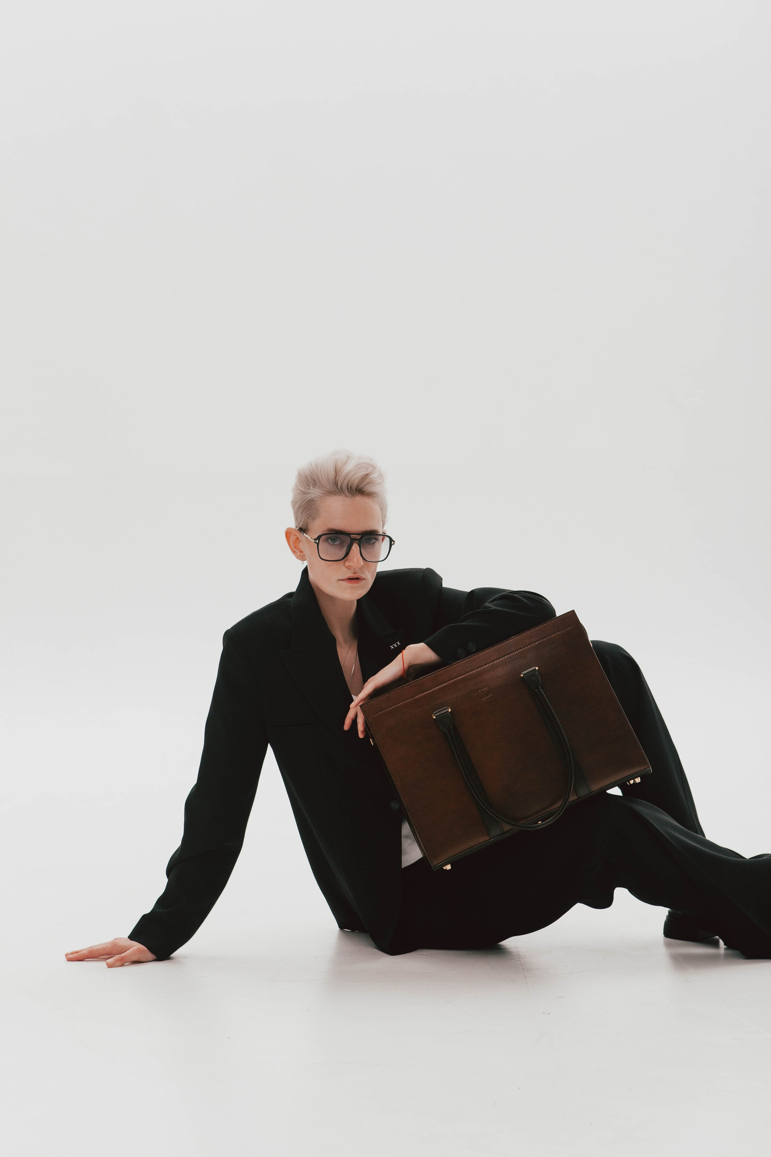 Анна Гречаная и изделие Дана Настаса 💼. Фотограф Ольга Крукле