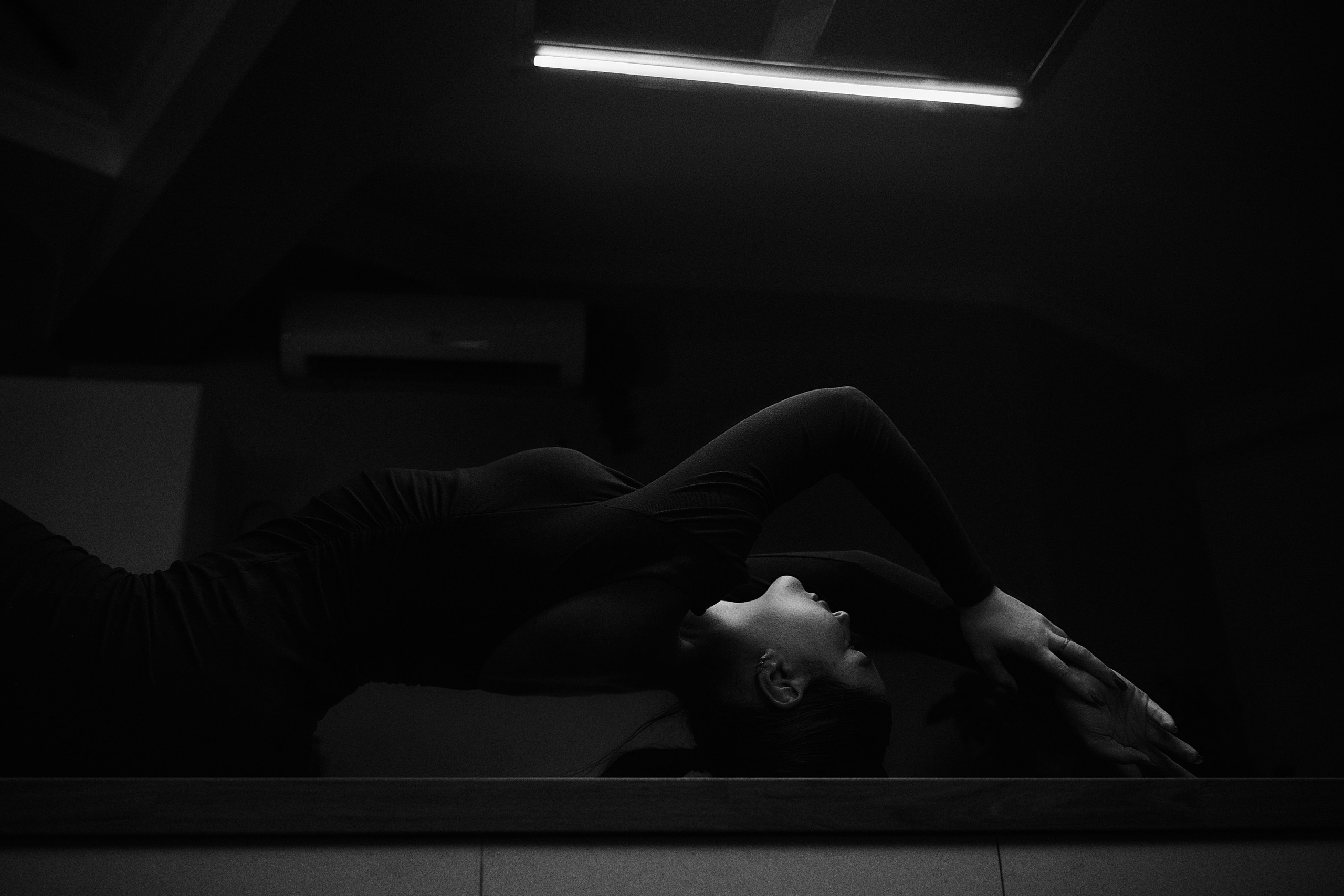 Portrait women’s photo session at the Photo Studio. Professional photographer in Sochi Victoria Joy. Teaching Photography