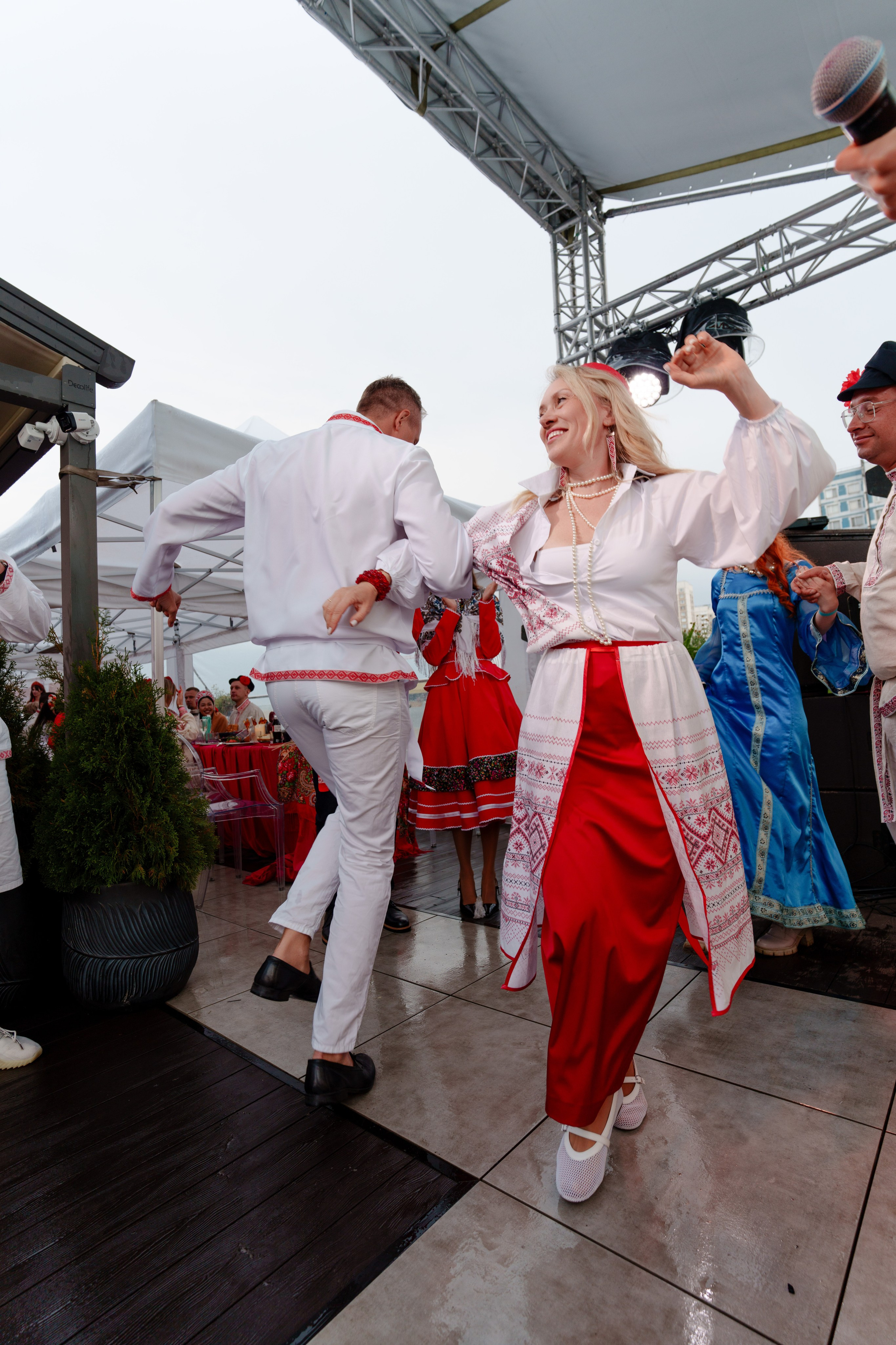 Репортажный фотограф на гендер пати в славянском стиле в Москве. Репортажный фотограф Москва Сергей Дружинин