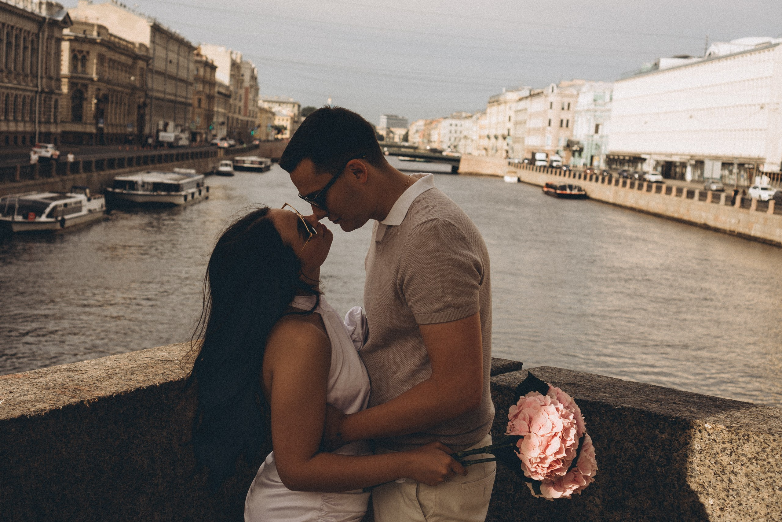 СВАДЕНБНАЯ СЬЕМКА НА КАТЕРЕ ПО КАНАЛАМ САНКТ-ПЕТЕРБУРГА И В АКВАТОРИИ НЕВЫ. Профессиональный фотограф, Санкт-Петербург — Виктория Богомолова