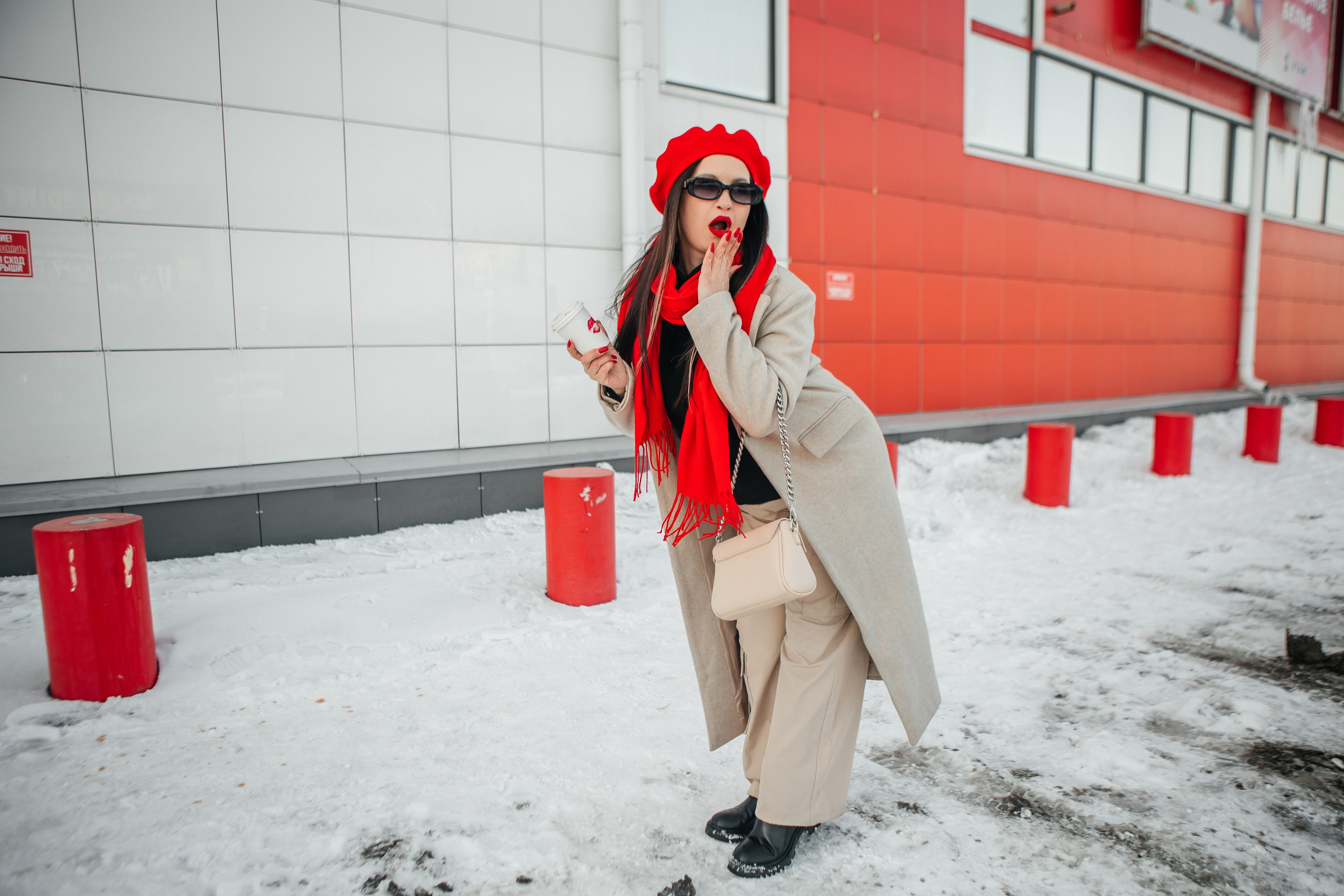 Фотосессия девушки в красном. Дарья Белякова. Свадебный, детский и семейный фотограф в городе Бийск